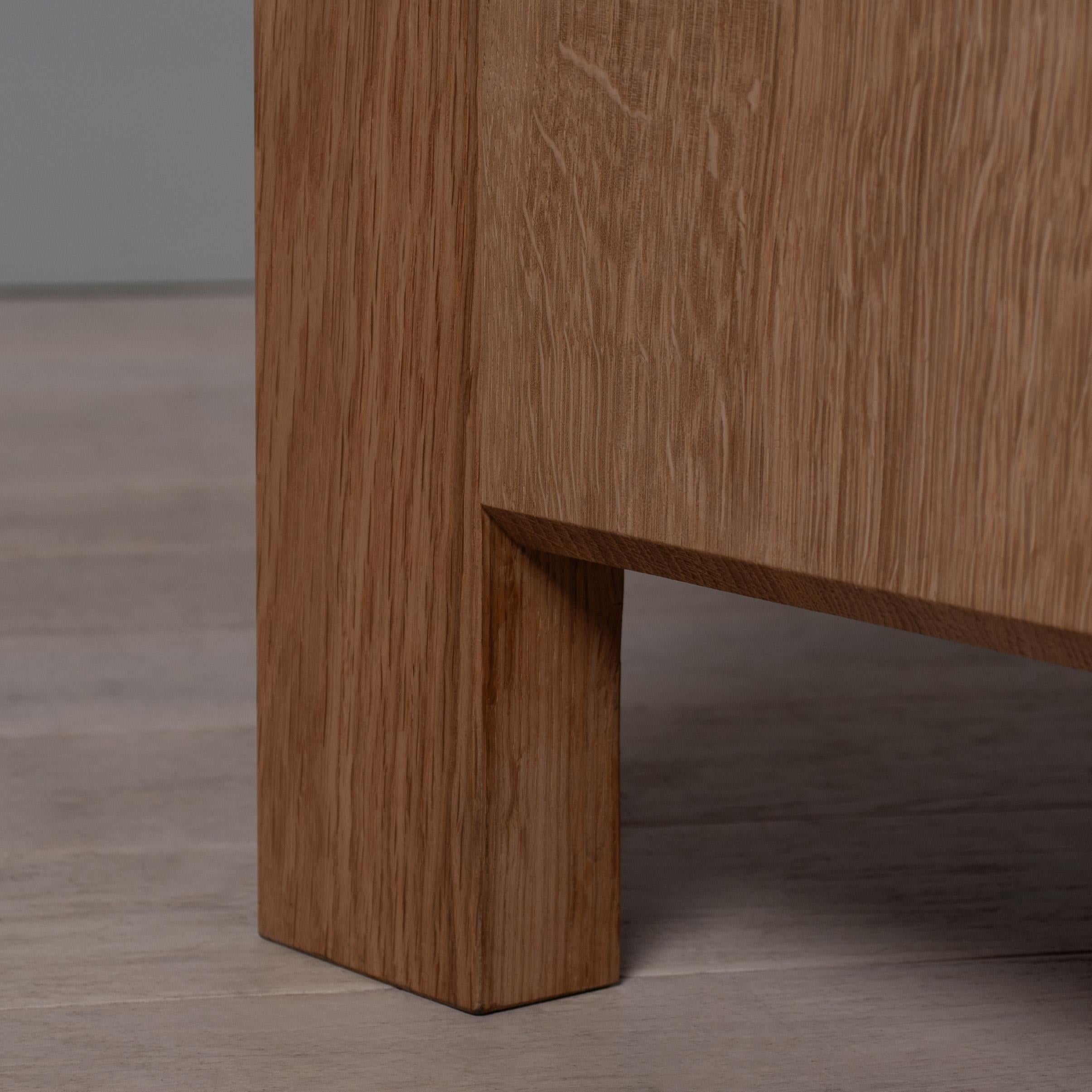 https://a.1stdibscdn.com/handcrafted-oak-cabinet-sideboard-for-sale-picture-8/f_12322/f_475911921763489692796/DSC_1326_master.jpg
