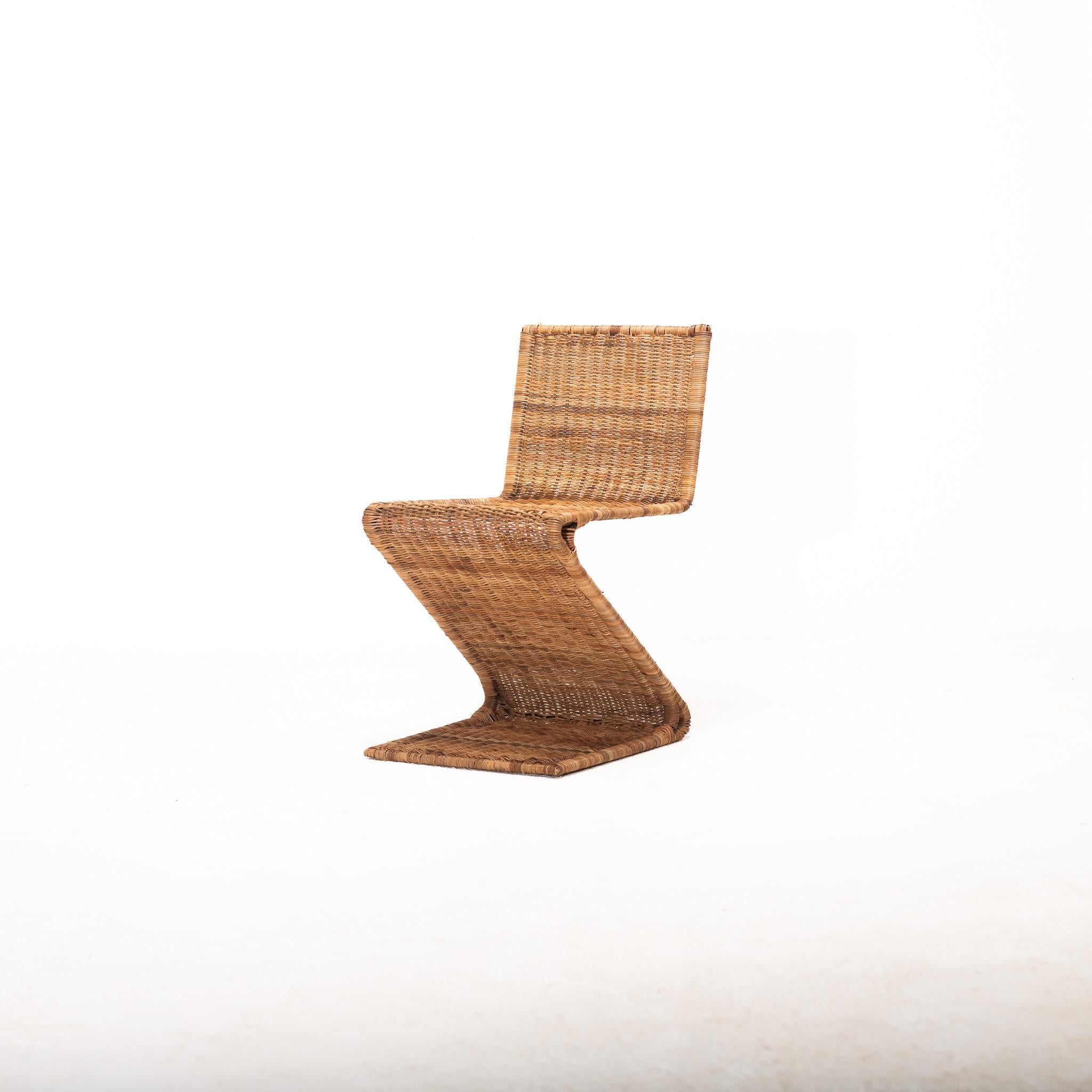 https://a.1stdibscdn.com/zigzag-chair-for-sale-picture-6/f_73332/f_492580821773732612952/DSC_2095_master.jpg