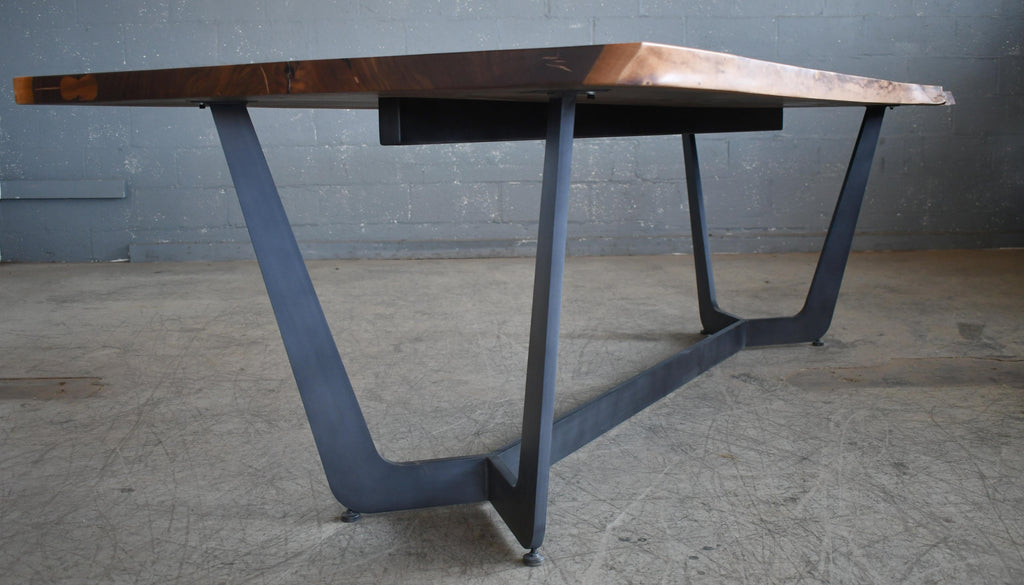 https://a.1stdibscdn.com/very-large-custom-made-10-seat-live-edge-dining-table-in-american-black-walnut-for-sale-picture-7/f_23733/f_415445221728059370354/DSC_2099_master.jpg