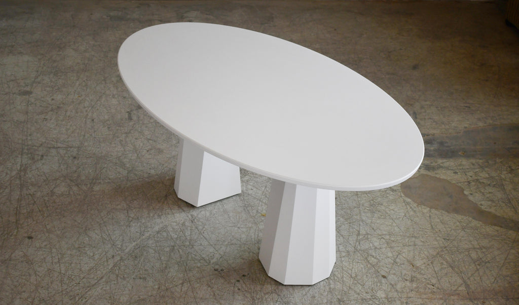 https://a.1stdibscdn.com/custom-made-dining-table-in-white-lacquer-for-sale-picture-4/f_23733/f_415444621728056710564/DSC_2115_master.jpg