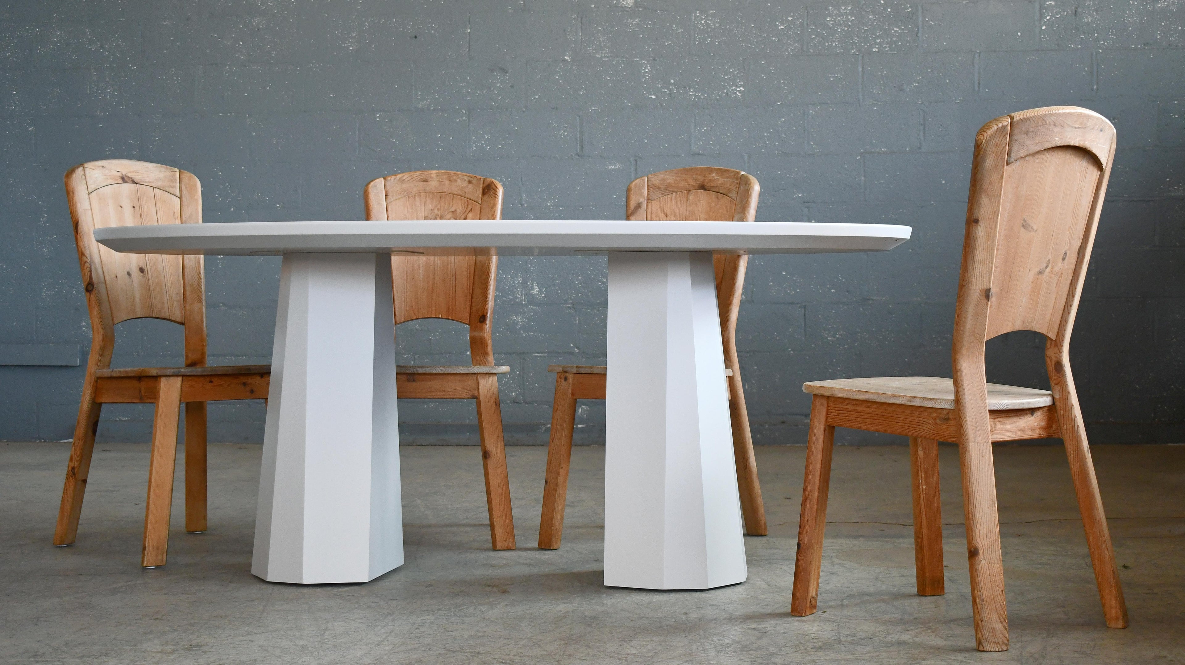 https://a.1stdibscdn.com/custom-made-dining-table-in-white-lacquer-for-sale-picture-6/f_23733/f_415444621728056711564/DSC_2123_master.jpg