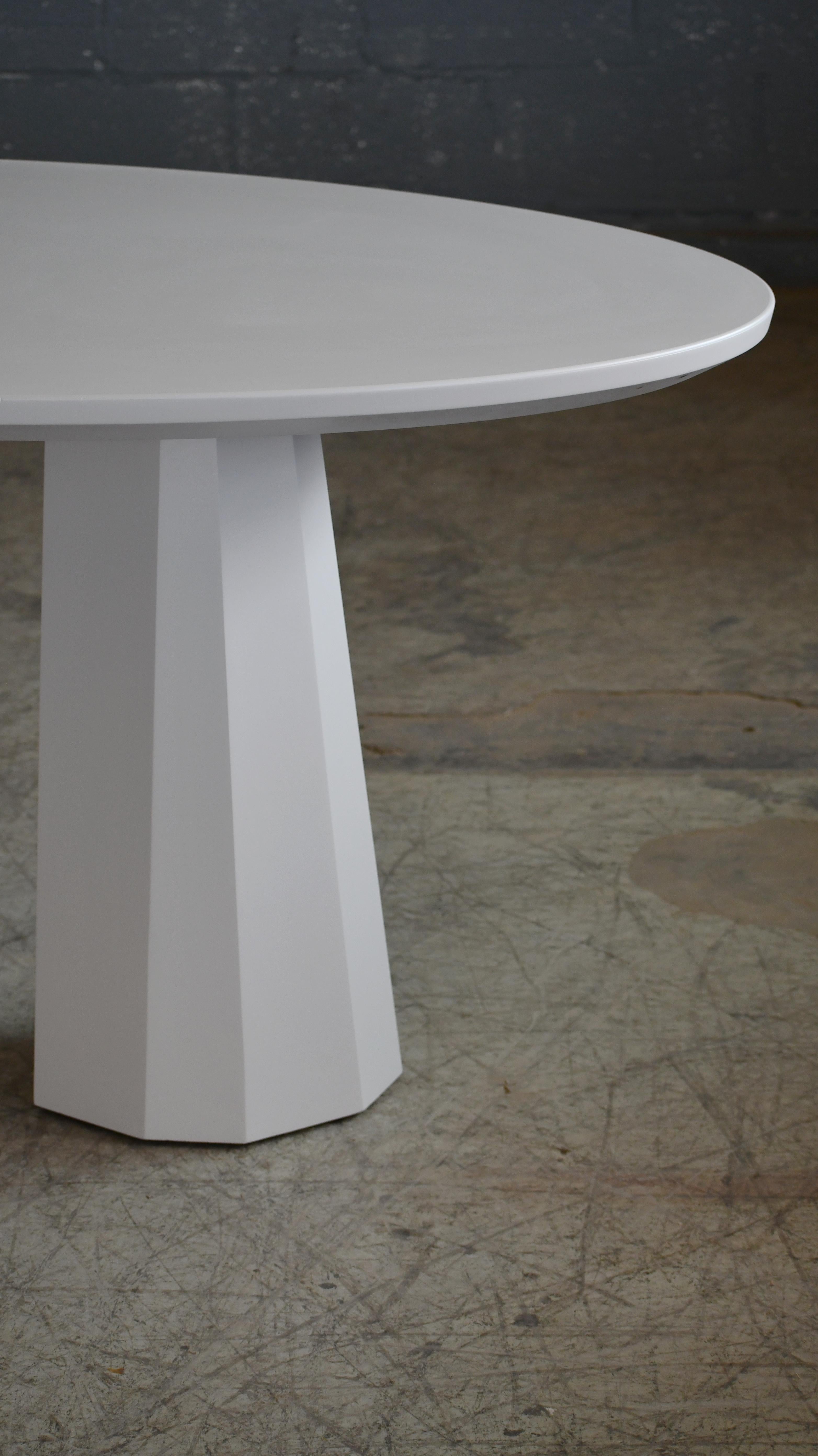 https://a.1stdibscdn.com/custom-made-dining-table-in-white-lacquer-for-sale-picture-7/f_23733/f_415444621728056705461/DSC_2129_master.jpg
