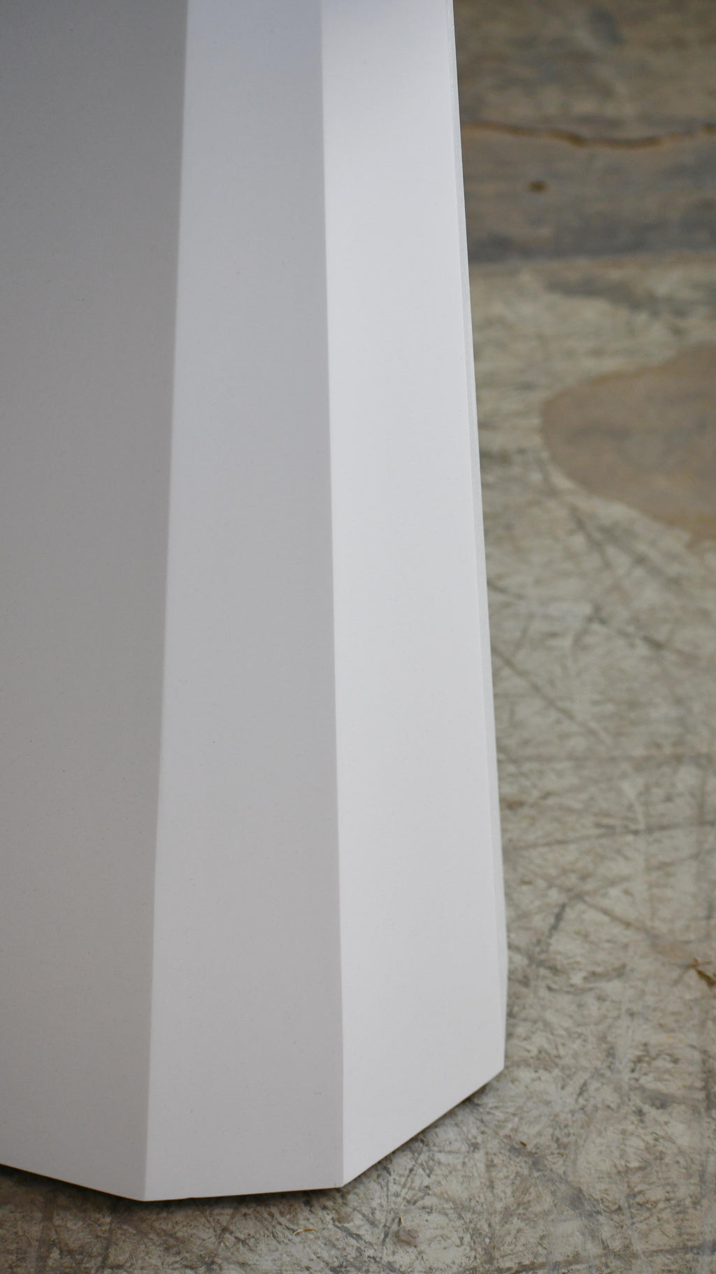https://a.1stdibscdn.com/custom-made-dining-table-in-white-lacquer-for-sale-picture-10/f_23733/f_415444621728056705146/DSC_2130_master.jpg