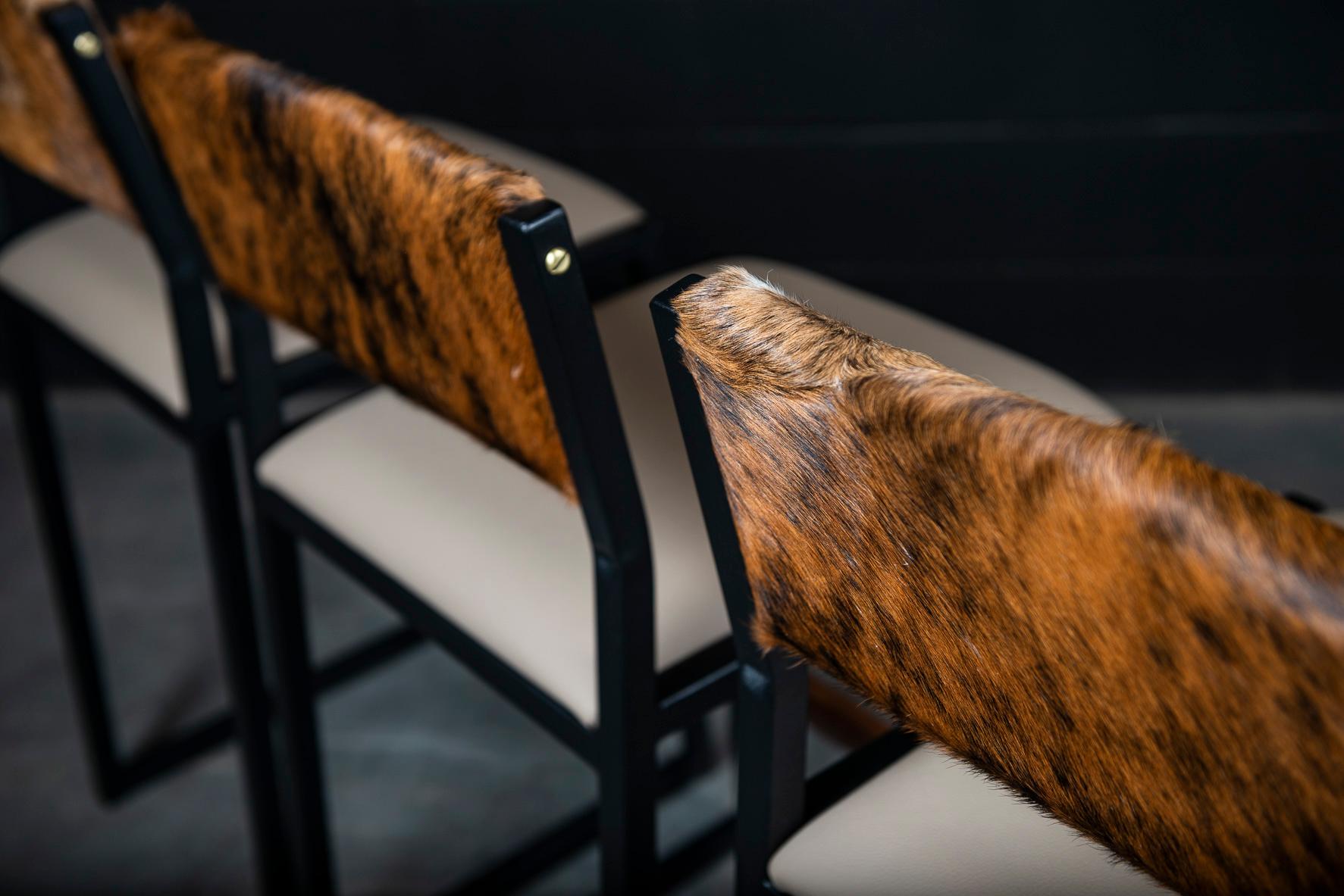 https://a.1stdibscdn.com/shaker-counter-stool-chair-by-ambrozia-walnut-sandle-vinyl-brindle-cowhide-for-sale-picture-8/f_36881/f_192612821590676256418/DSC_2194_master.jpg