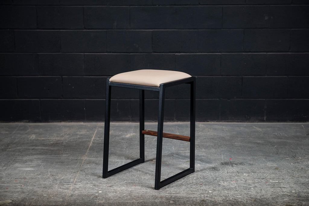 https://a.1stdibscdn.com/shaker-backless-counter-stool-by-ambrozia-walnut-black-steel-sandle-vinyl-for-sale-picture-4/f_36881/f_187385221587068564485/DSC_2211_master.jpg