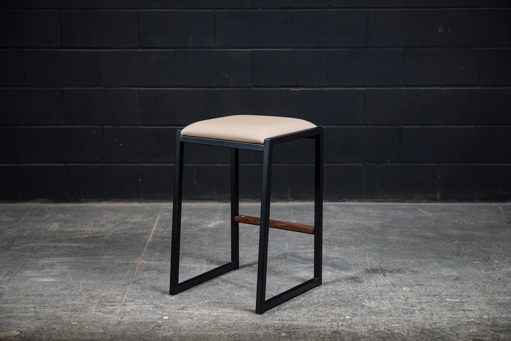 https://a.1stdibscdn.com/shaker-backless-counter-stool-by-ambrozia-walnut-black-steel-sandle-vinyl-for-sale-picture-4/f_36881/f_187385221587068564485/DSC_2211_master.jpg