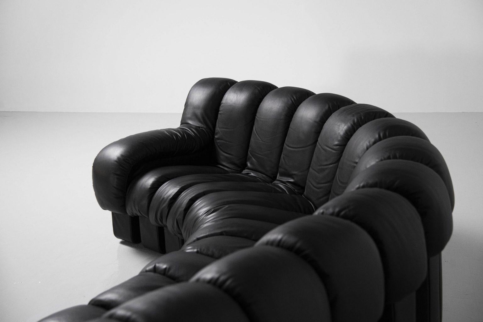 https://a.1stdibscdn.com/de-sede-ds-600-non-stop-shape-modular-sofa-in-adjustable-elements-for-sale-picture-9/f_16392/f_324455221764003444199/DSC_2321_1_1536x1025_1__master.jpg