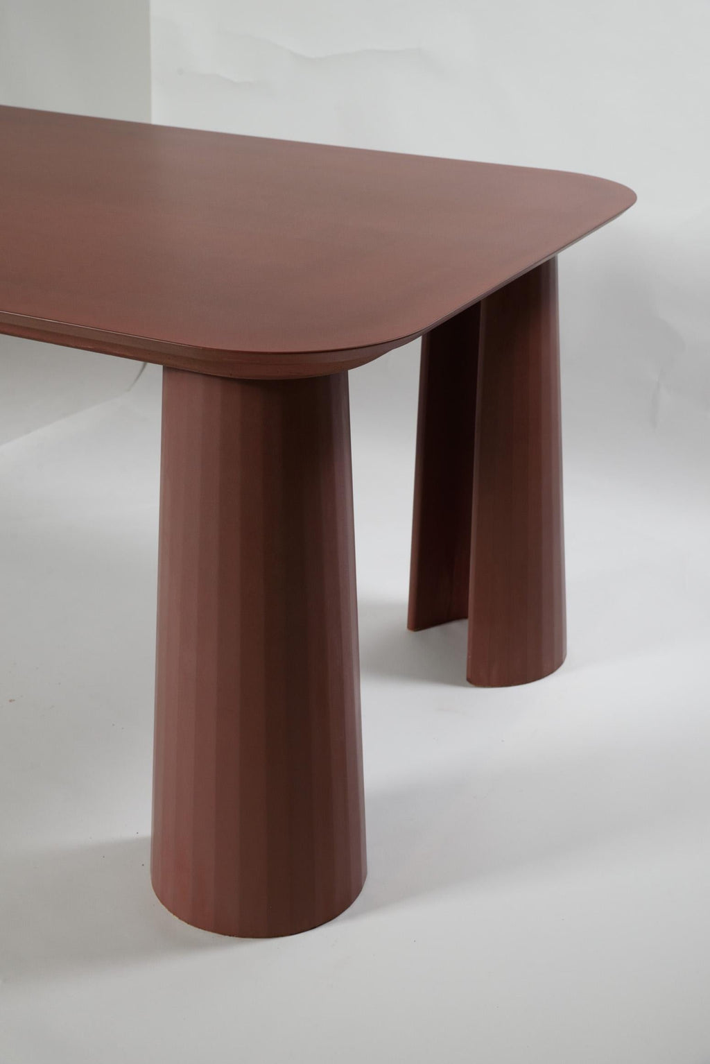 https://a.1stdibscdn.com/fusto-domestic-concrete-landscape-rectangular-dining-table-for-sale-picture-13/f_38941/f_202828221611060930311/DSC_3941_2_master.jpg