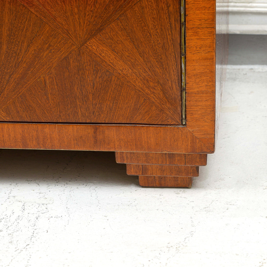 https://a.1stdibscdn.com/vintage-parquetry-cabinet-in-the-jean-michel-frank-manner-for-sale-picture-10/f_7988/f_299453521660235998368/DSC_4606_master.jpg