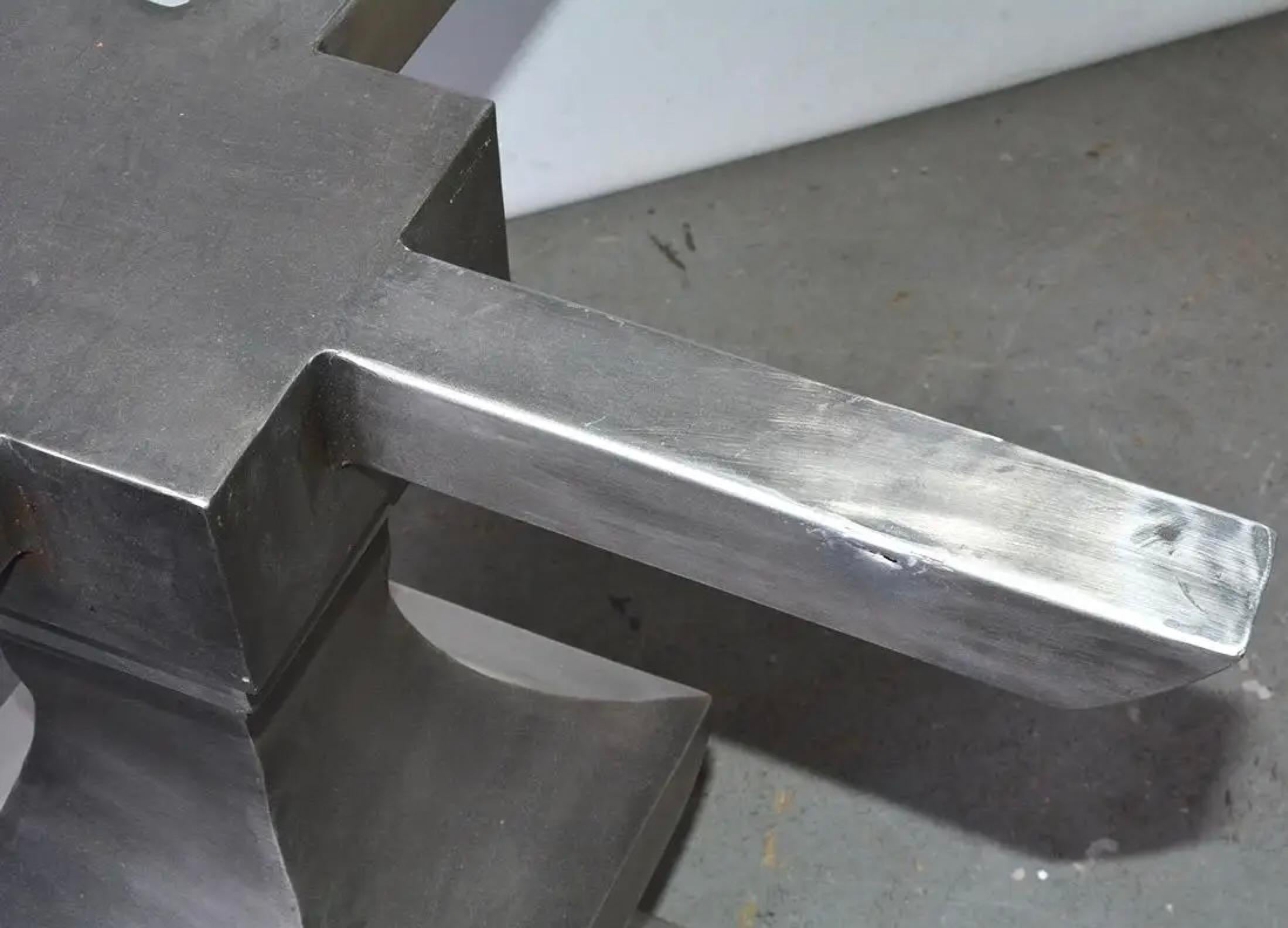 https://a.1stdibscdn.com/contemporary-nickel-plated-iron-pedestal-dining-table-base-for-sale-picture-6/f_8334/f_315325621669843213571/DSC_4760_master_jpg_master.jpg