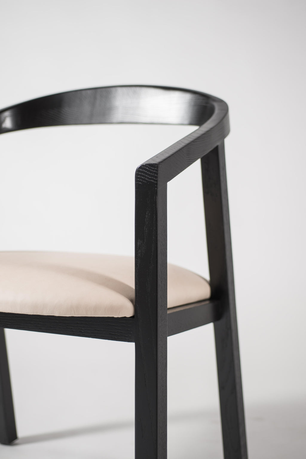 https://a.1stdibscdn.com/oxidized-oak-dining-chair-with-leather-seat-dining-chair-gh1-for-sale-picture-7/f_28533/f_152363211561568893178/DSC_4893_master.jpg