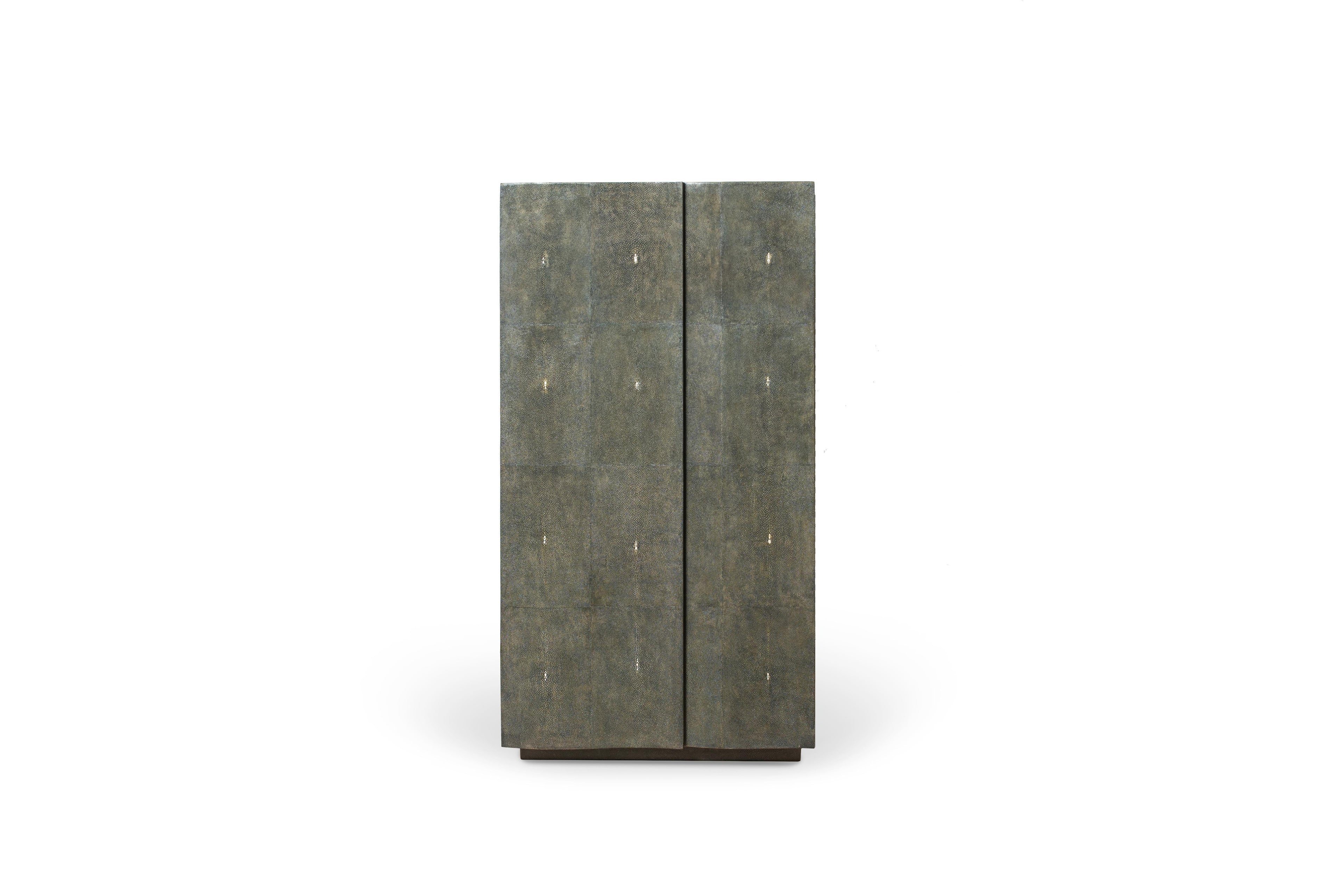 https://a.1stdibscdn.com/shagreen-jewelry-cabinet-by-ry-augousti-for-sale-picture-2/f_45491/f_235246221619417985748/DSC_5792_master.jpg