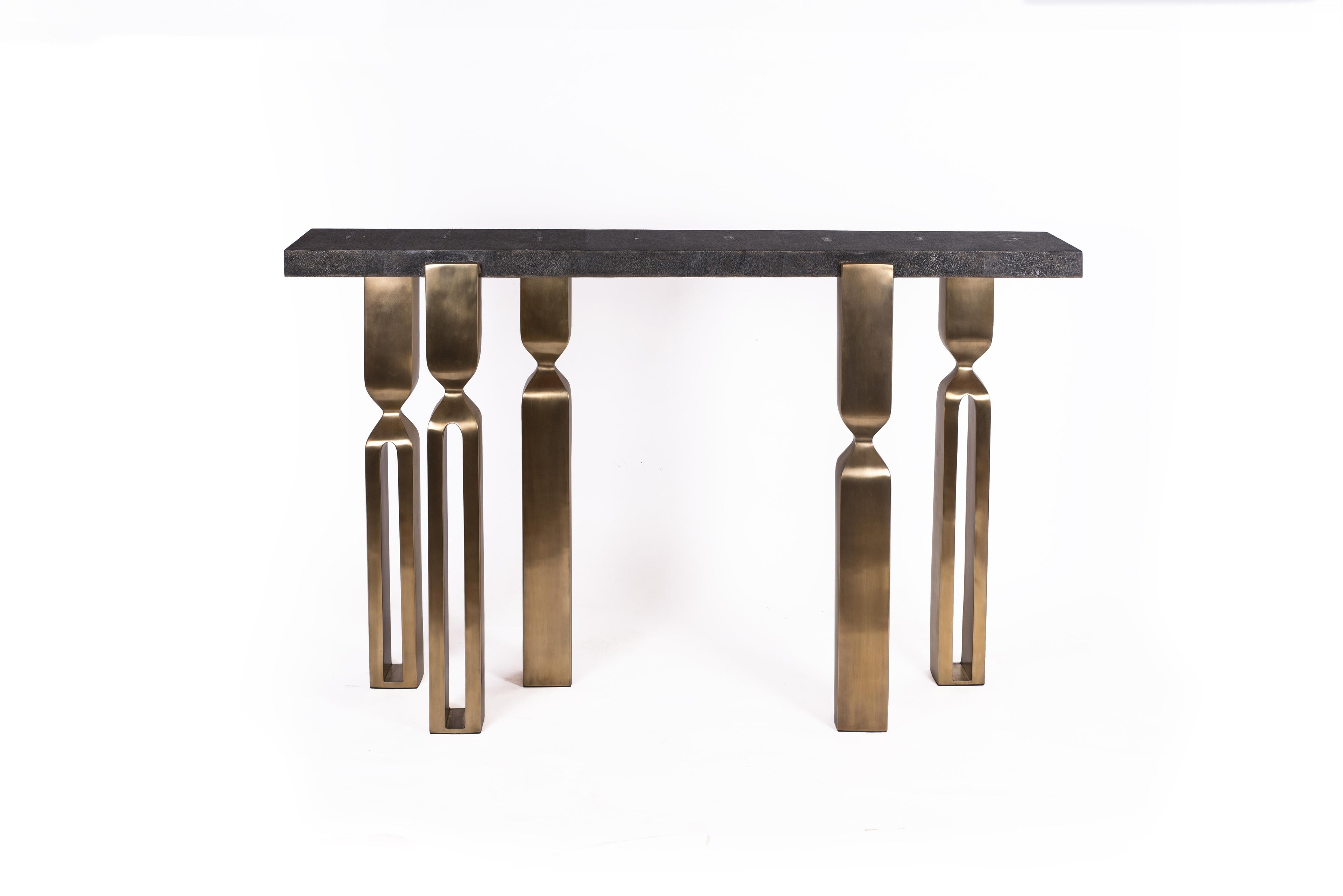 https://a.1stdibscdn.com/shagreen-breakfast-table-with-bronze-patina-brass-by-kifu-paris-for-sale-picture-20/f_45491/f_278101821647398485823/DSC_5886_master.jpg