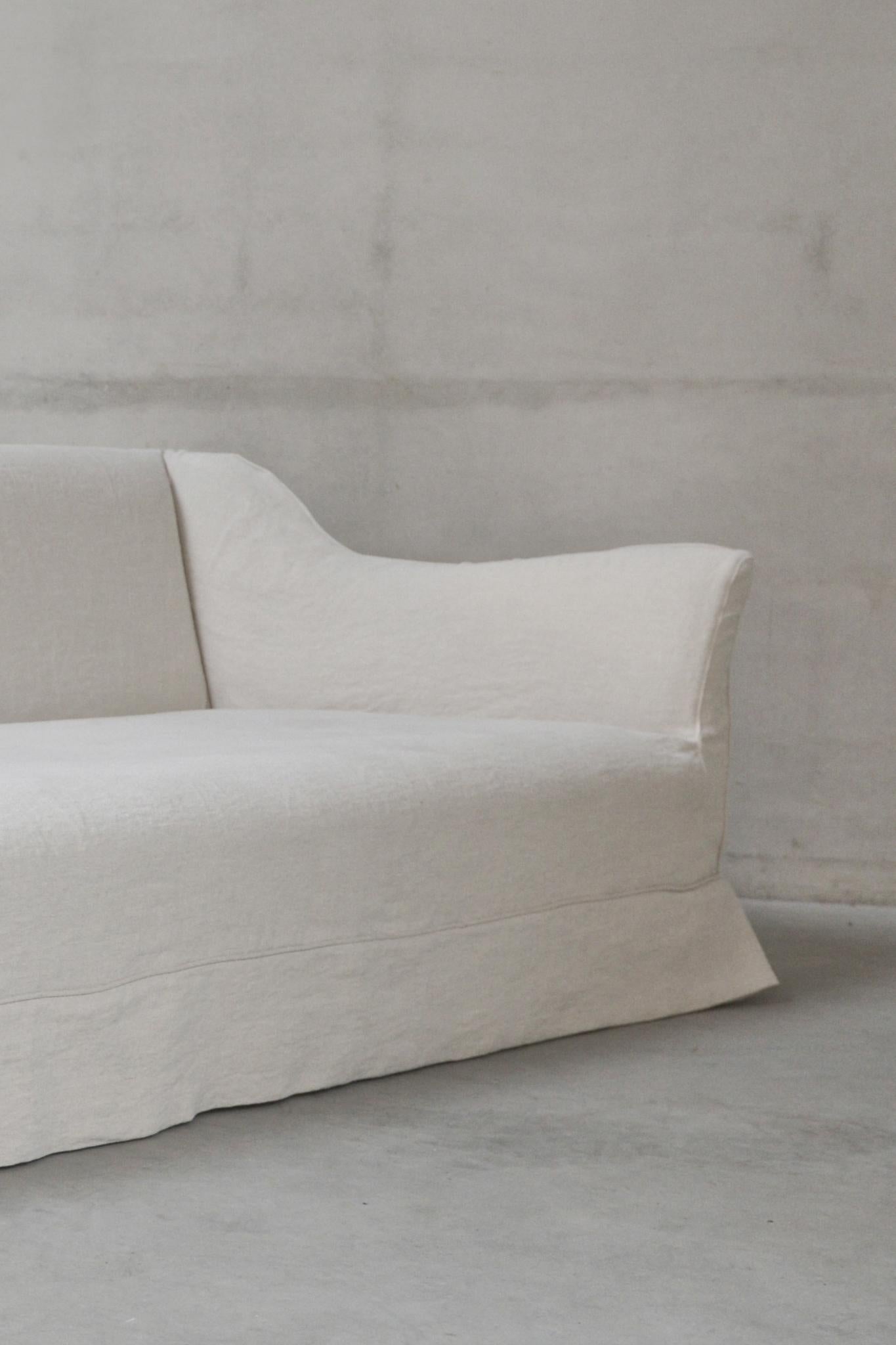 https://a.1stdibscdn.com/stephanie-sofa-by-am-designs-for-sale-picture-4/f_102622/f_456798621751378865547/DSC_6266_kopie_ren_4_master.jpg