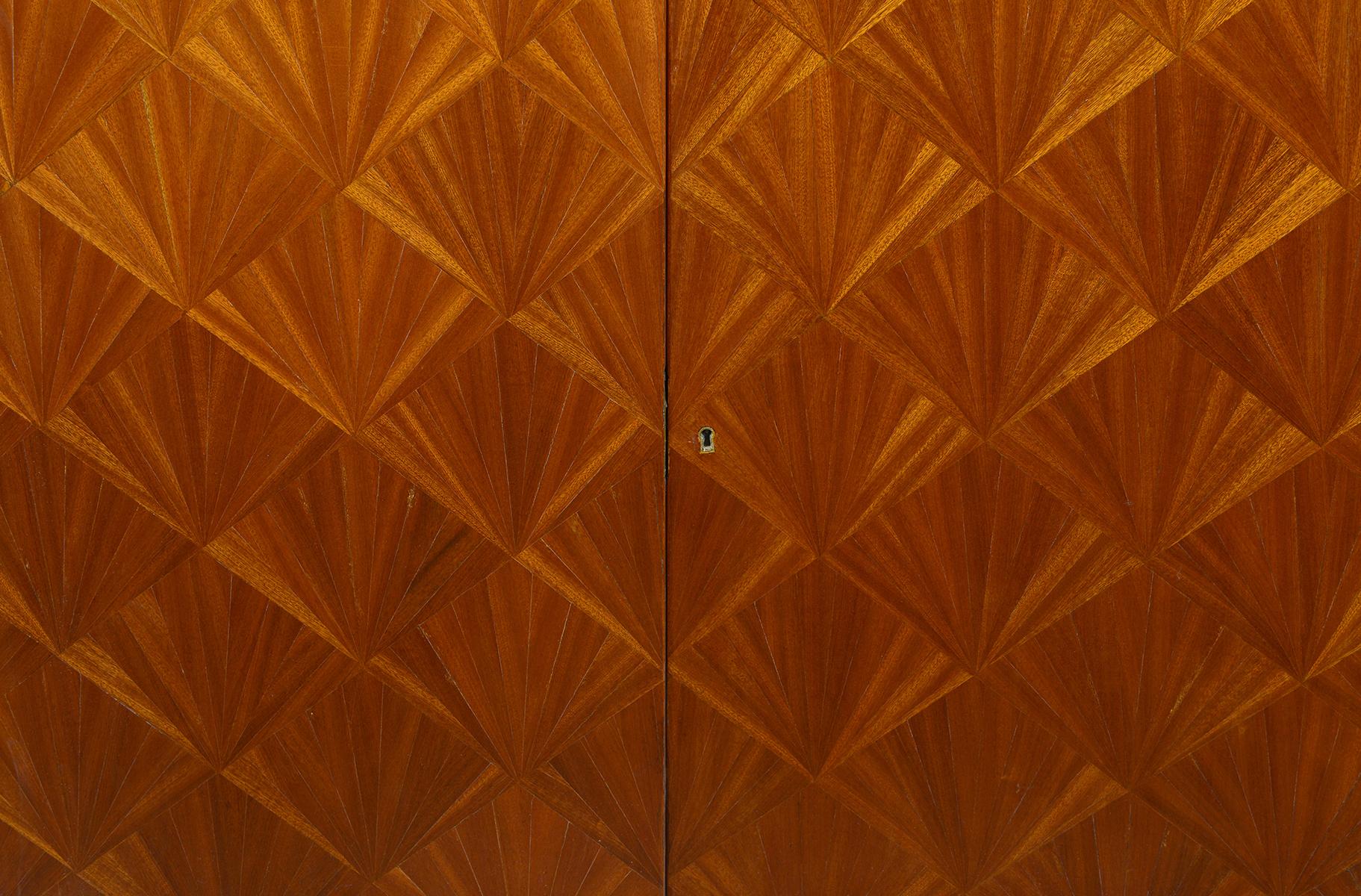 https://a.1stdibscdn.com/vintage-parquetry-cabinet-in-the-jean-michel-frank-manner-for-sale-picture-7/f_7988/f_299453521669697065107/DSC_6500b_master.jpg