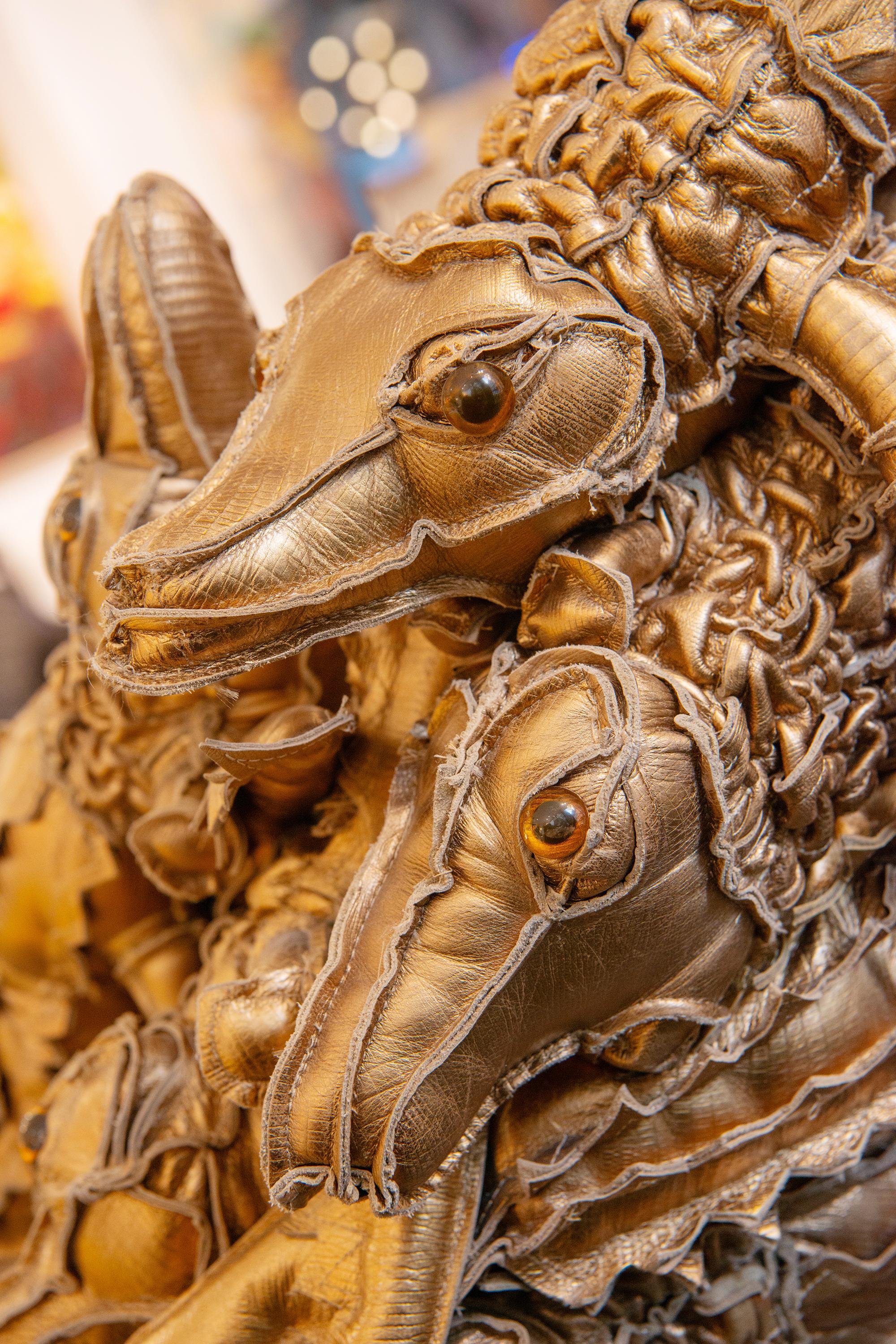 https://a.1stdibscdn.com/alligator-gold-campana-brothers-armchair-for-sale-picture-13/f_14282/f_476327321763656000880/DSC_7632_master.jpg