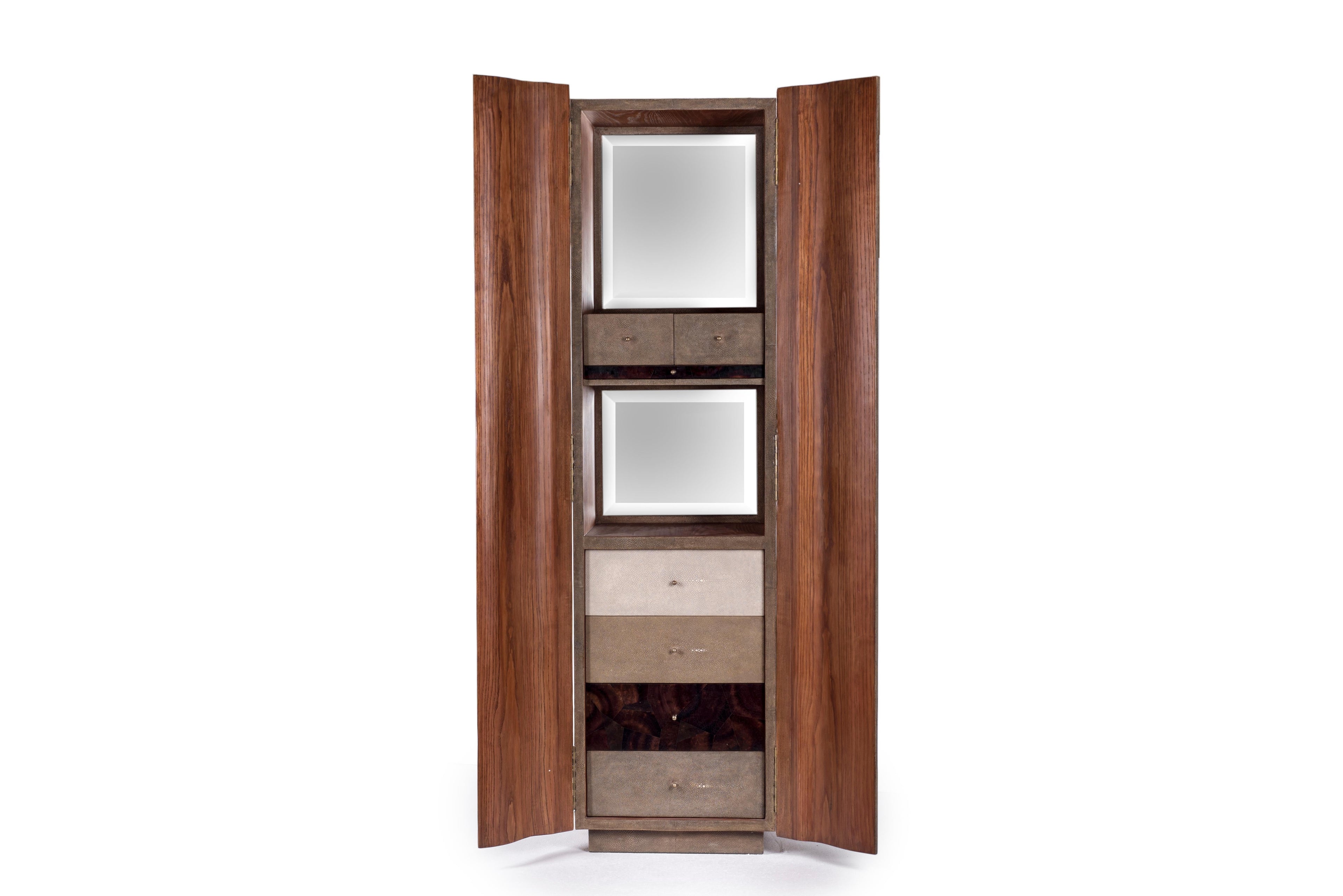 https://a.1stdibscdn.com/shagreen-jewelry-cabinet-by-ry-augousti-for-sale-picture-9/f_45491/f_235246221619417983254/DSC_7889_master.jpg