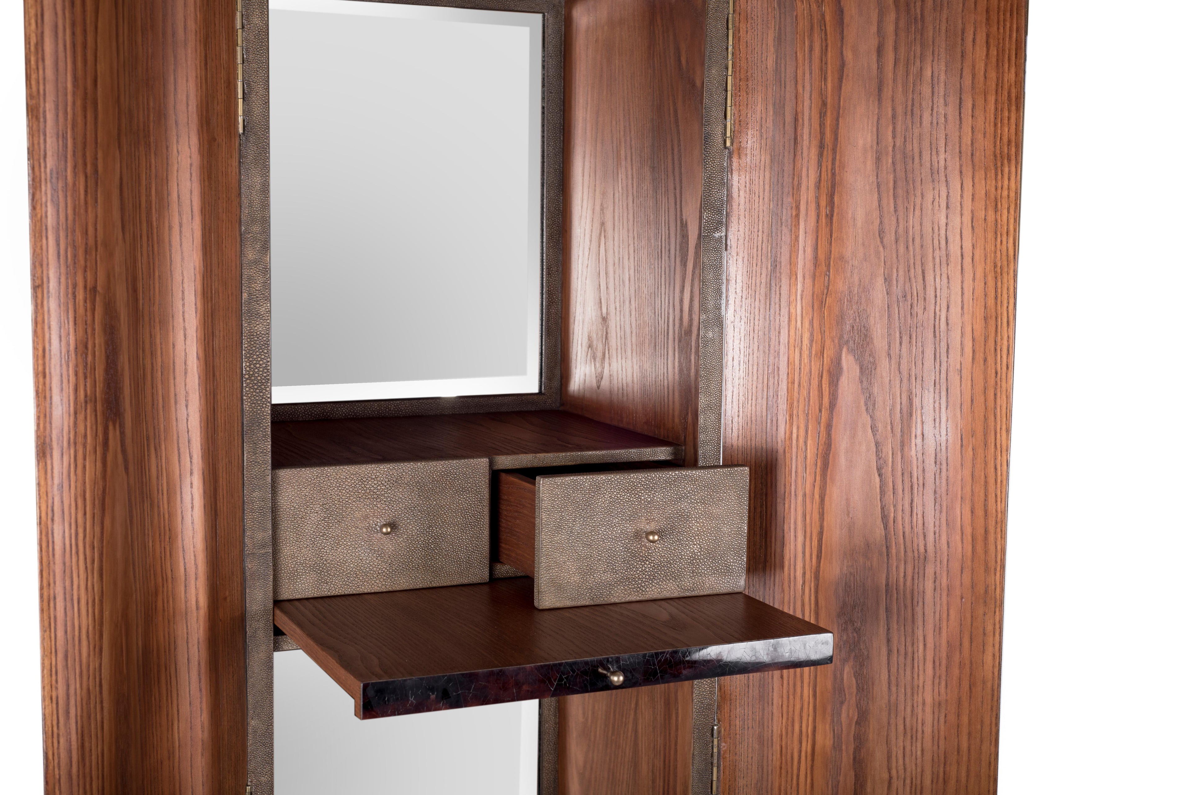 https://a.1stdibscdn.com/shagreen-jewelry-cabinet-by-ry-augousti-for-sale-picture-10/f_45491/f_235246221619417983778/DSC_7898_master.jpg