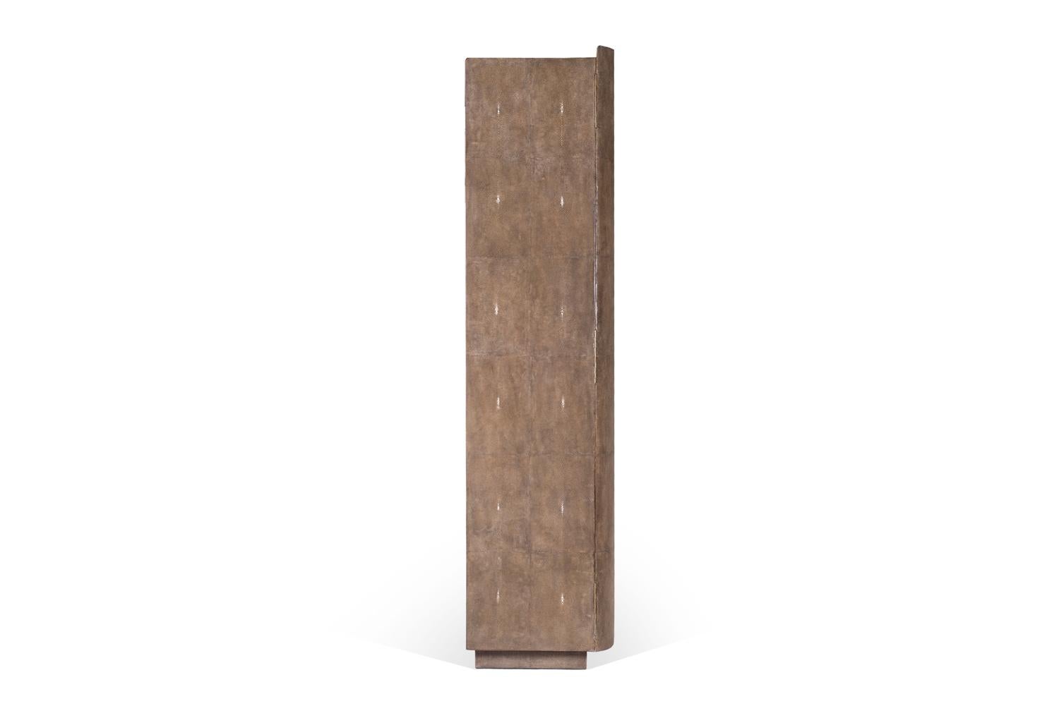 https://a.1stdibscdn.com/shagreen-jewelry-cabinet-by-ry-augousti-for-sale-picture-11/f_45491/f_235246221619417985026/DSC_7911_LR__master.jpg
