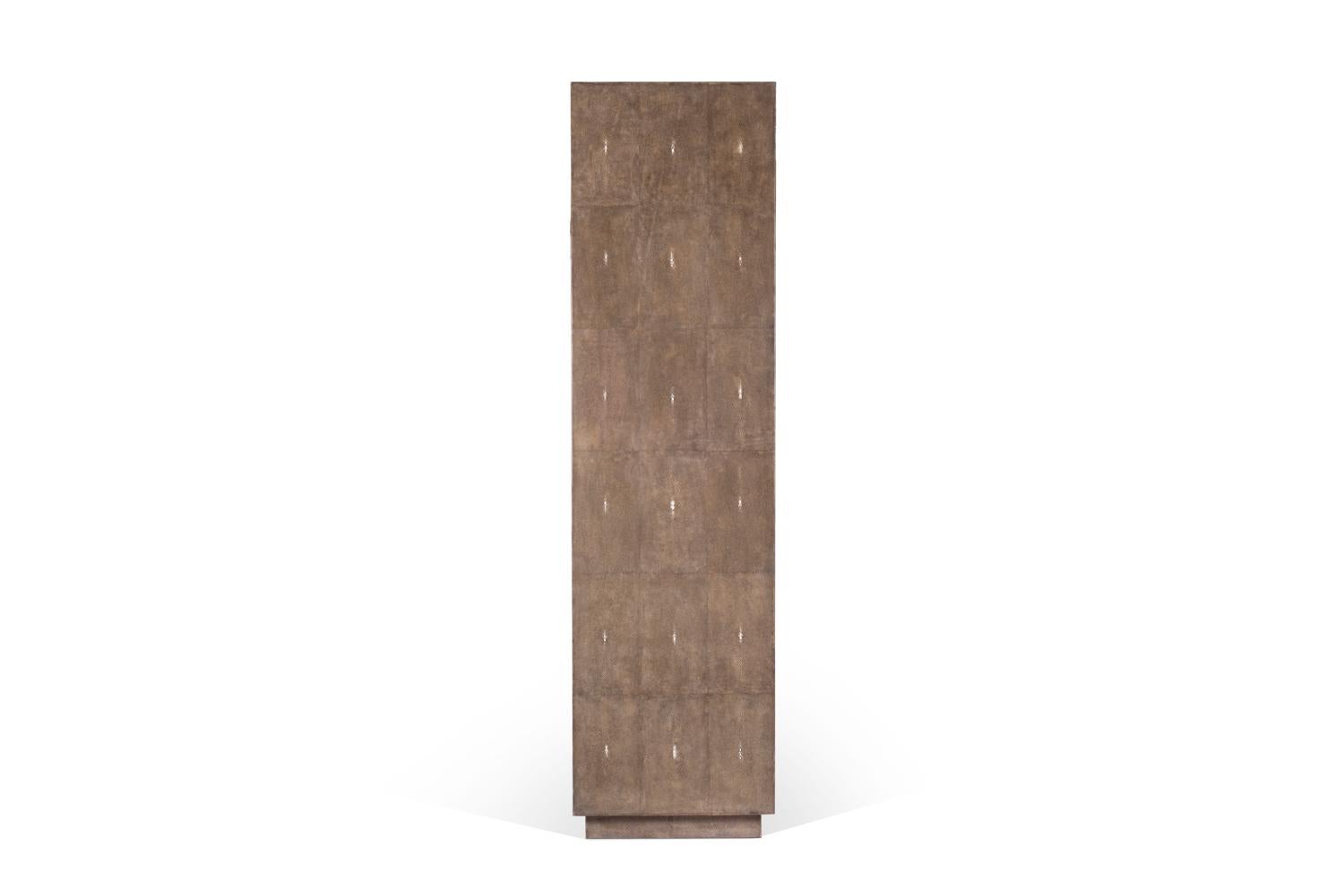 https://a.1stdibscdn.com/shagreen-jewelry-cabinet-by-ry-augousti-for-sale-picture-12/f_45491/f_235246221619417985363/DSC_7912_LR__master.jpg