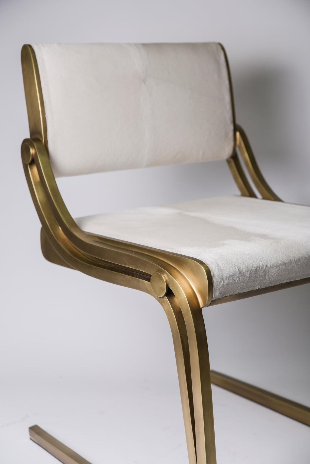 https://a.1stdibscdn.com/oxford-chair-black-shagreen-and-bronze-patina-brass-by-ry-augousti-for-sale-picture-13/f_45491/f_178969611581335952655/DSC_7967_master.jpg