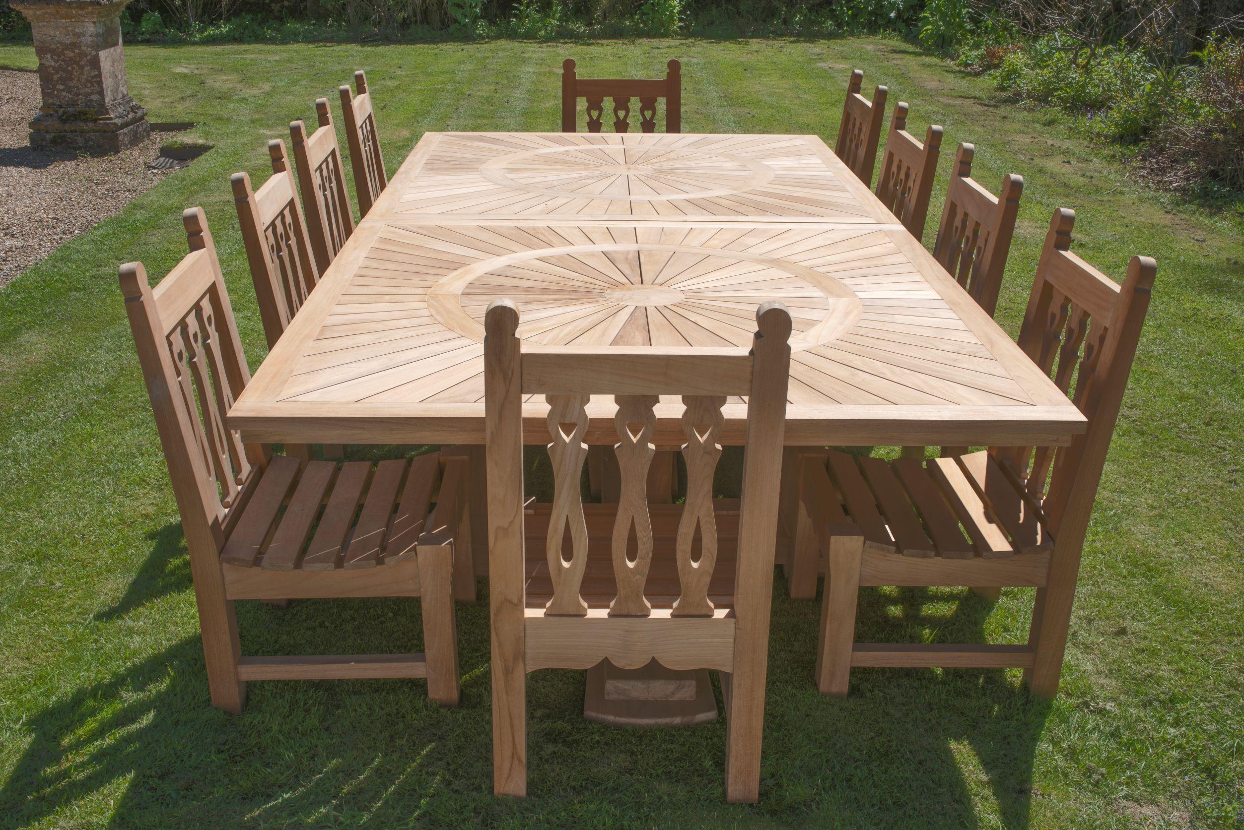https://a.1stdibscdn.com/teak-outside-dining-table-for-sale-picture-5/f_17242/f_484255921768991673307/DSC_9204_smaller_file_master.jpg