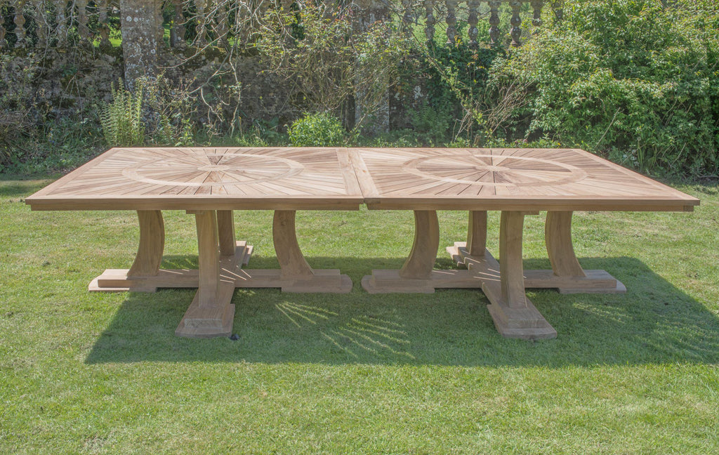 https://a.1stdibscdn.com/teak-outside-dining-table-for-sale-picture-2/f_17242/f_484255921768991571449/DSC_9247_smaller_file__master.jpg