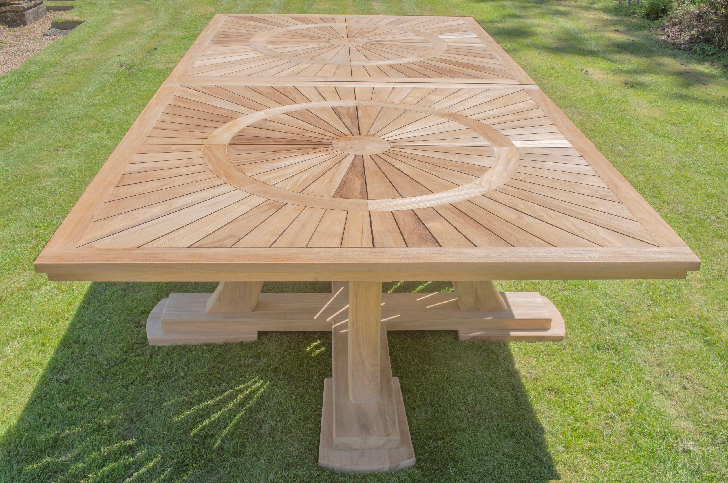 https://a.1stdibscdn.com/teak-outside-dining-table-for-sale-picture-3/f_17242/f_484255921768991579051/DSC_9264_smaller_file_master.jpg