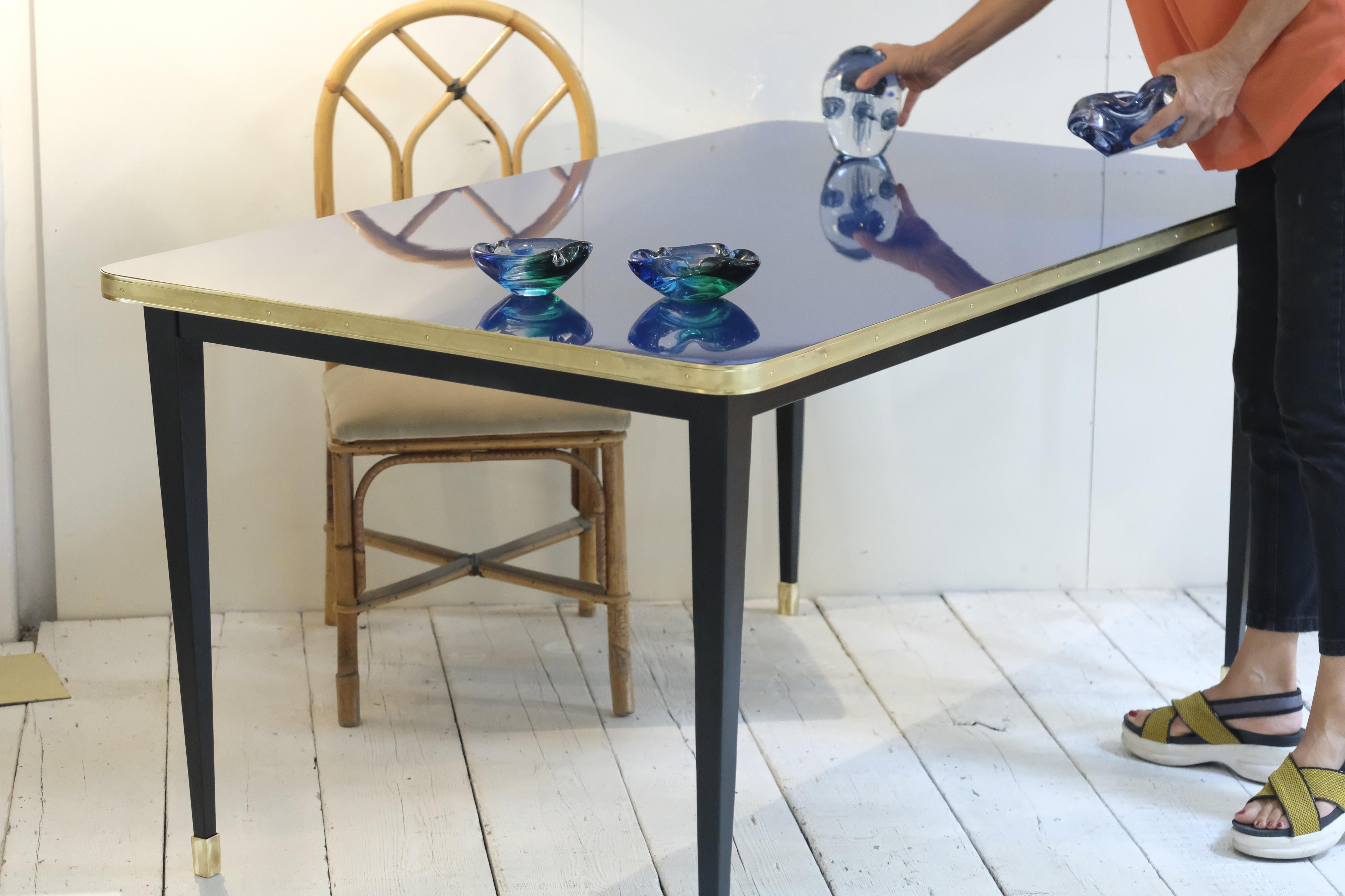 https://a.1stdibscdn.com/rectangular-table-high-gloss-top-brass-framed-black-conic-legs-brass-end-xlarge-for-sale-picture-16/f_40561/f_338247221681550508147/_DSF4919_master.JPG