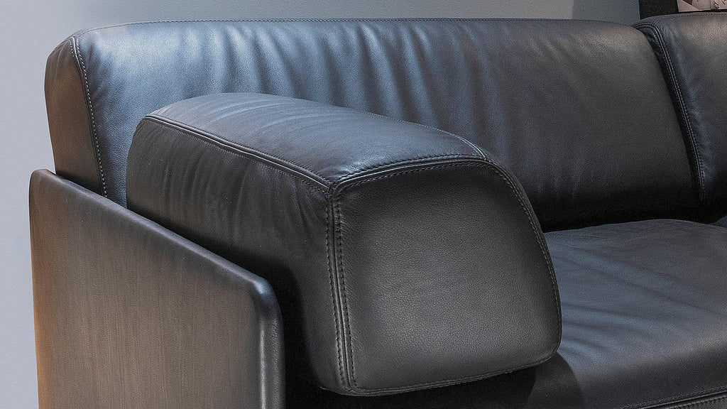 https://a.1stdibscdn.com/de-sede-ds-76-two-seat-sofa-bed-in-black-upholstery-by-de-sede-design-team-for-sale-picture-8/22569652/f_324454121674810267328/DS_0076_hs_variante_master_master.jpg