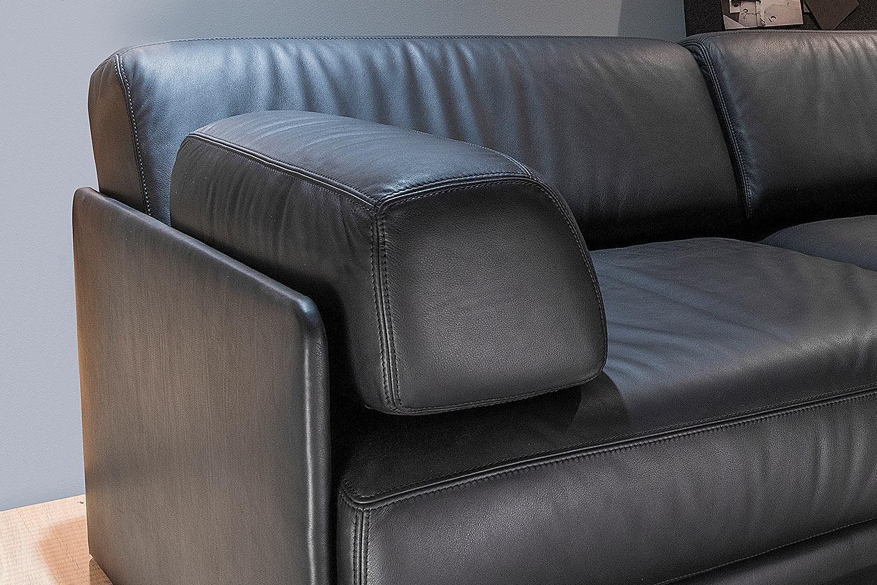 https://a.1stdibscdn.com/de-sede-ds-76-two-seat-sofa-bed-in-black-upholstery-by-de-sede-design-team-for-sale-picture-9/22569652/f_324454121674810266999/DS_0076_ps_variante_master_master.jpg