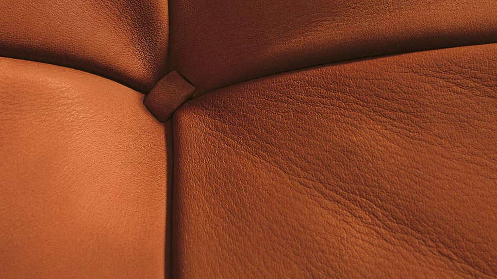 https://a.1stdibscdn.com/de-sede-ds-80-three-seat-sofa-in-naturale-cuoio-leather-for-sale-picture-5/f_16392/f_476872421768920025914/DS_0080_4_1200x_master.jpg