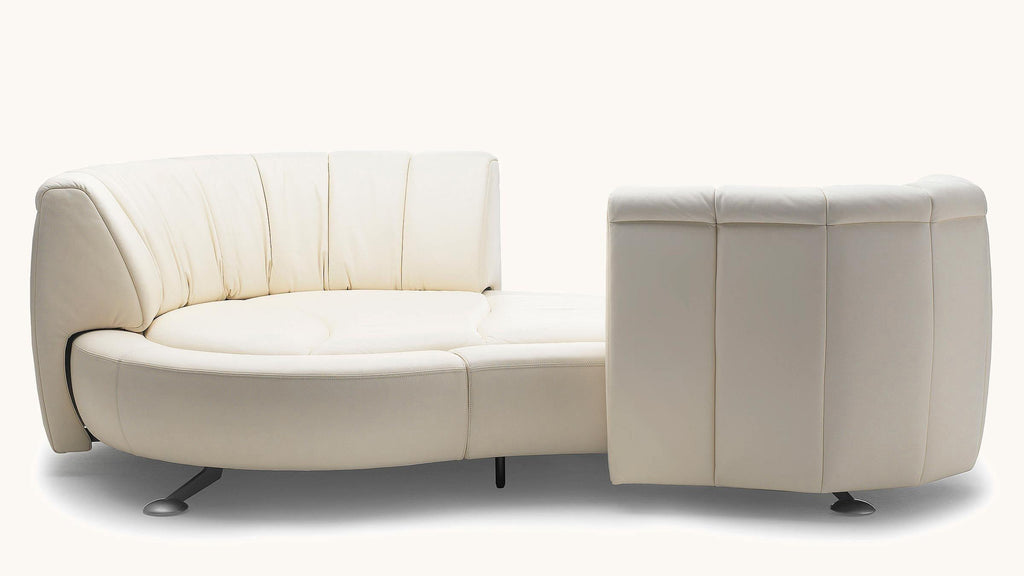 https://a.1stdibscdn.com/de-sede-ds-164-right-sofa-bed-in-off-white-upholstery-by-hugo-de-ruiter-for-sale-picture-3/22569652/f_324465721674814101145/DS_0164_sofa_leather_03_master_master.jpg