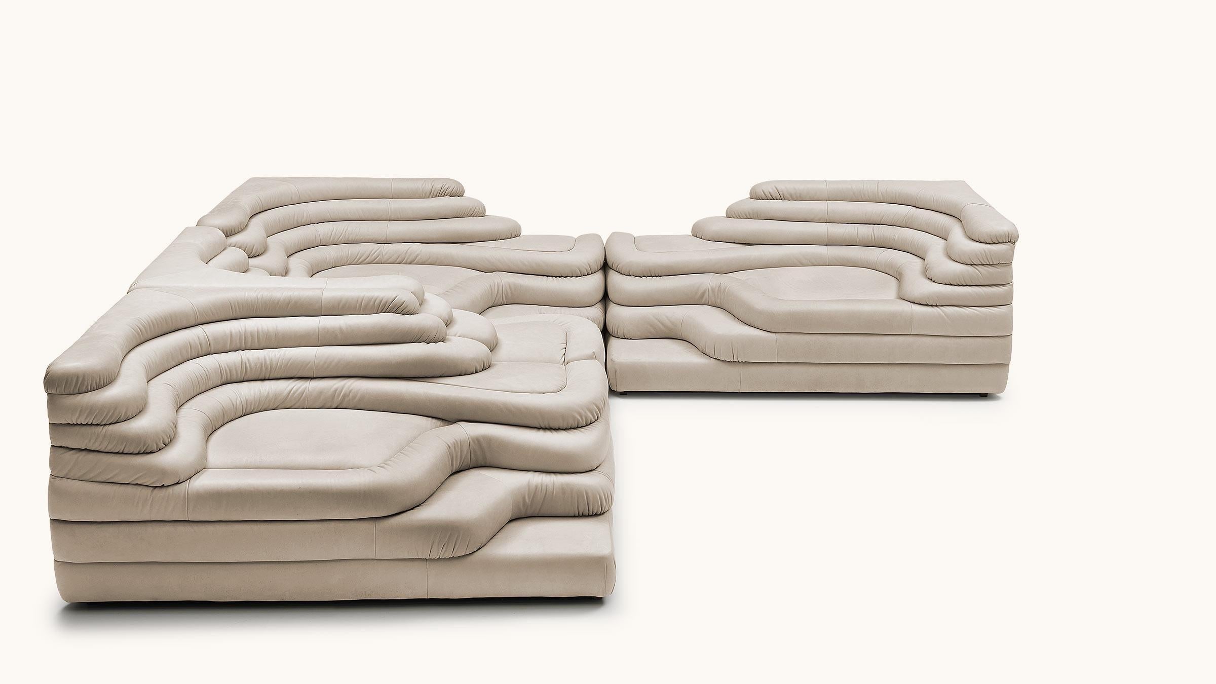 https://a.1stdibscdn.com/de-sede-ds-1025-09-terrazza-sofa-left-in-perla-upholstery-by-ubald-klug-for-sale-picture-8/f_16392/f_484504821769103743166/DS_1025_09_10_De_Sede_1025_mood_0534_master_master.jpg