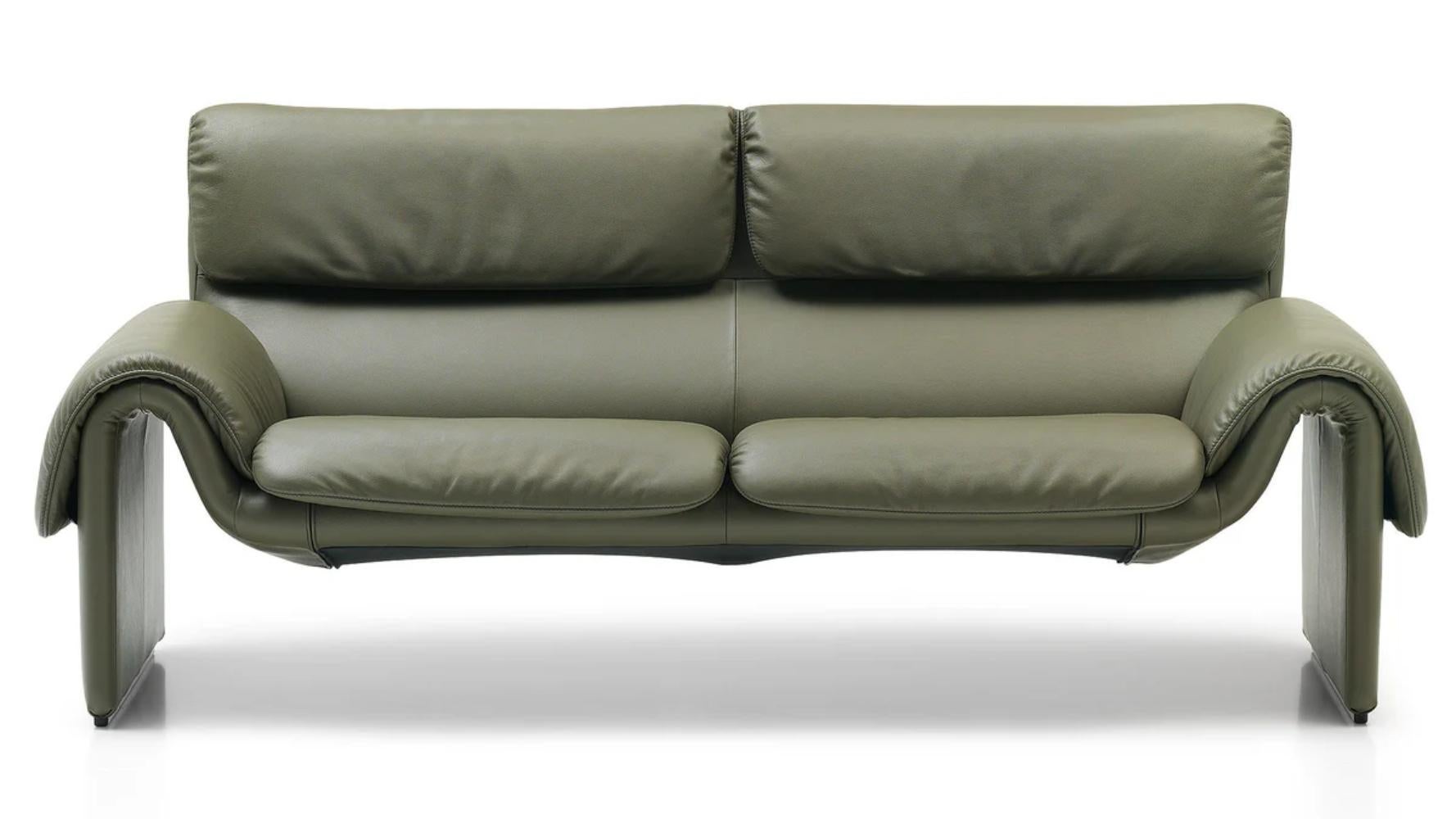 https://a.1stdibscdn.com/de-sede-ds-2011-two-seater-sofa-in-fabric-by-de-sede-design-team-for-sale-picture-4/f_16392/f_485463021769597418466/DS_2011_02_DS_2011_0205_b80cbb30_6500_4e22_a6f2_6515cad393a4_1200x_master.jpg