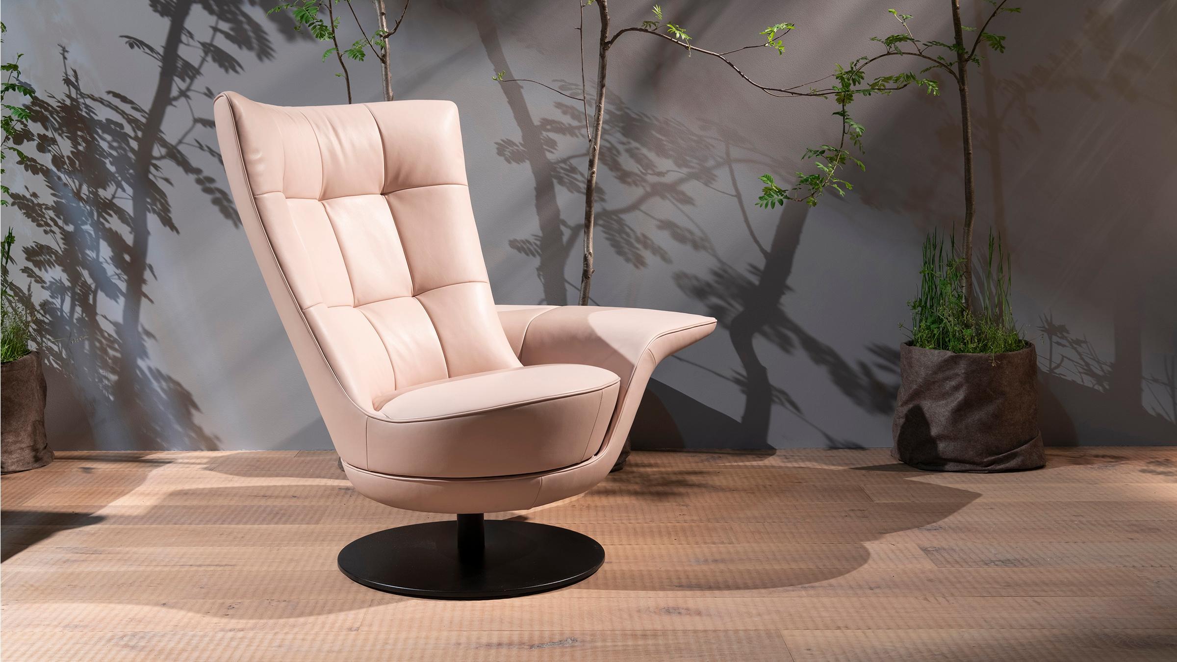 https://a.1stdibscdn.com/de-sede-ds-262-11-armchair-in-black-upholstery-swivel-base-by-stefan-heiliger-for-sale-picture-6/22569652/f_324045221674632197215/DS_262_Mood_Milano2019_HS_master_master.jpg