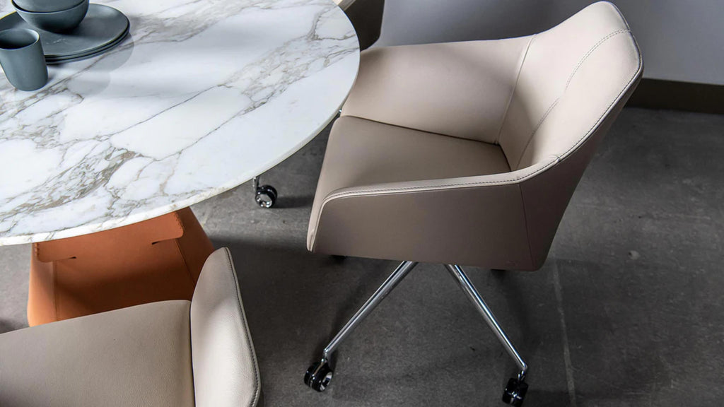 https://a.1stdibscdn.com/de-sede-ds-279-office-chair-with-castors-in-perla-upholstery-by-christian-werner-for-sale-picture-4/f_16392/f_324058721770136144165/DS_279_Close_up_mood_HS_1200x_master.jpg