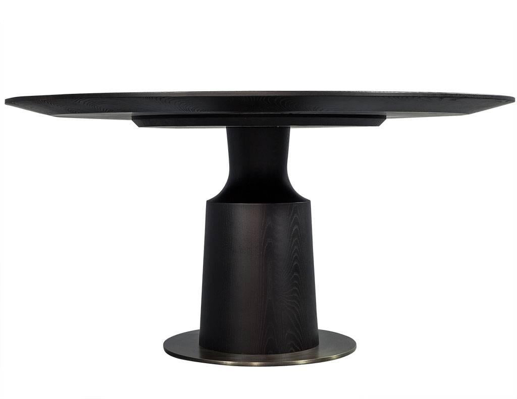 https://a.1stdibscdn.com/round-modern-solid-oak-dining-table-with-brass-accents-for-sale-picture-2/f_8849/f_253422221631803435418/DS_5082_002_master.jpg