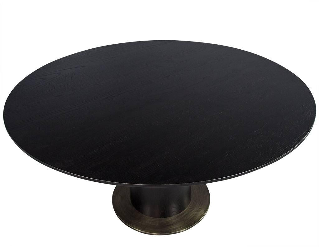 https://a.1stdibscdn.com/round-modern-solid-oak-dining-table-with-brass-accents-for-sale-picture-4/f_8849/f_253422221631803436447/DS_5082_004_master.jpg