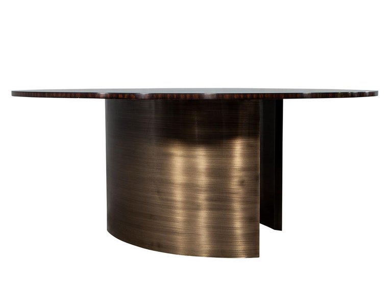https://a.1stdibscdn.com/custom-round-sunburst-mahogany-dining-table-by-carrocel-for-sale-picture-5/f_8849/f_289082821654033089961/DS_5191_Custom_Round_Sunburst_Mahogany_Dining_Table_by_Carrocel_006_master.jpg?width=768