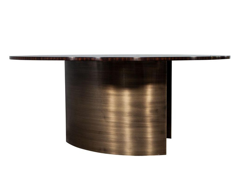 https://a.1stdibscdn.com/custom-round-sunburst-mahogany-dining-table-by-carrocel-for-sale-picture-6/f_8849/f_289082821654033089959/DS_5191_Custom_Round_Sunburst_Mahogany_Dining_Table_by_Carrocel_007_master.jpg?width=768
