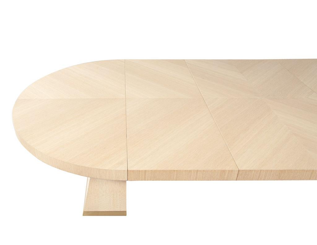 https://a.1stdibscdn.com/modern-round-extendable-oak-dining-table-for-sale-picture-10/f_8849/f_411955621724517808627/DS_5236_Modern_Round_Extending_Oak_Dining_Table_0010_master.jpg