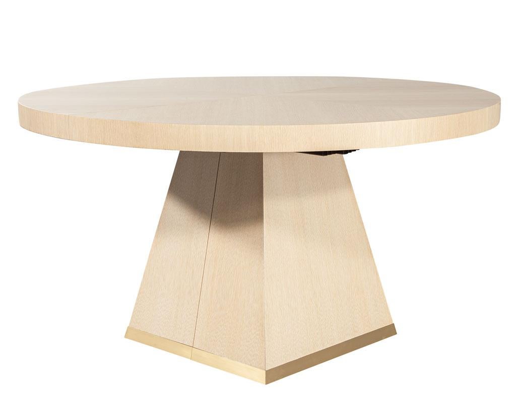 https://a.1stdibscdn.com/modern-round-extendable-oak-dining-table-for-sale-picture-15/f_8849/f_411955621724517808687/DS_5236_Modern_Round_Extending_Oak_Dining_Table_0015_master.jpg