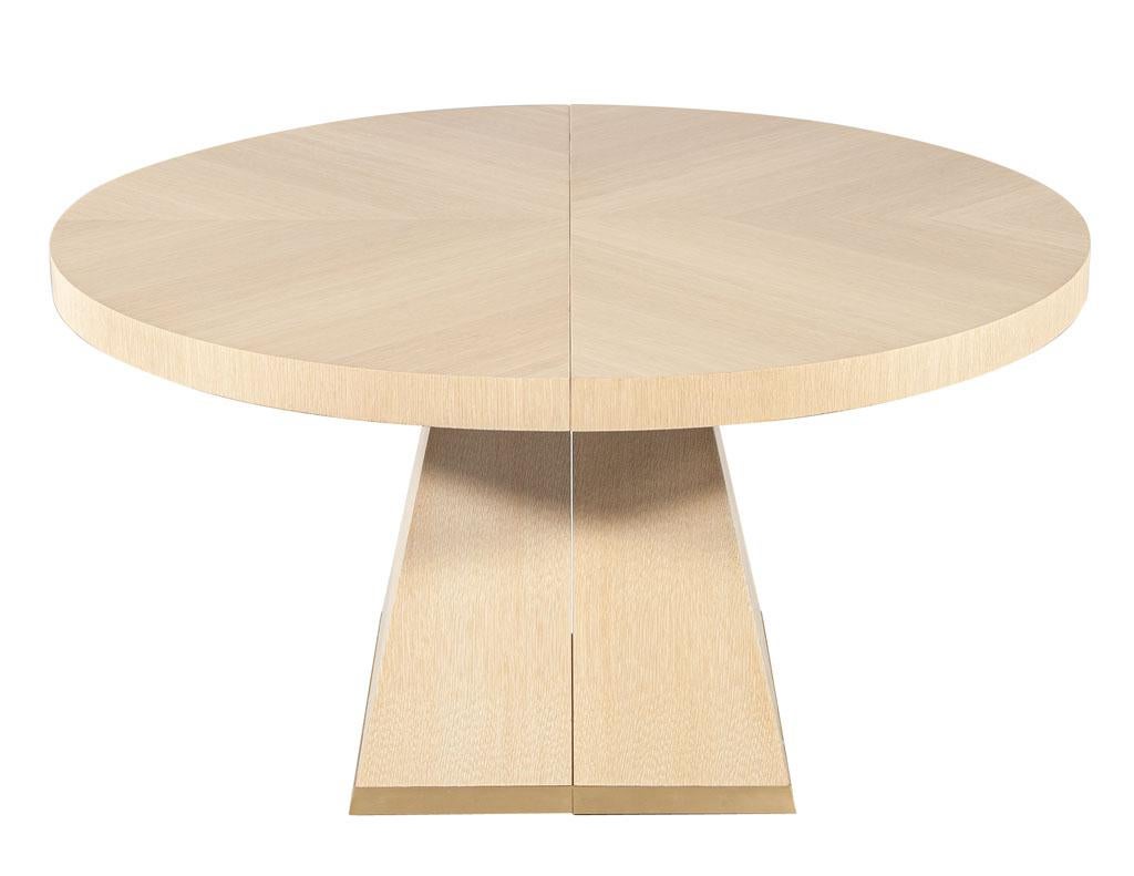 https://a.1stdibscdn.com/modern-round-extendable-oak-dining-table-for-sale-picture-2/f_8849/f_411955621724517808185/DS_5236_Modern_Round_Extending_Oak_Dining_Table_002_master.jpg