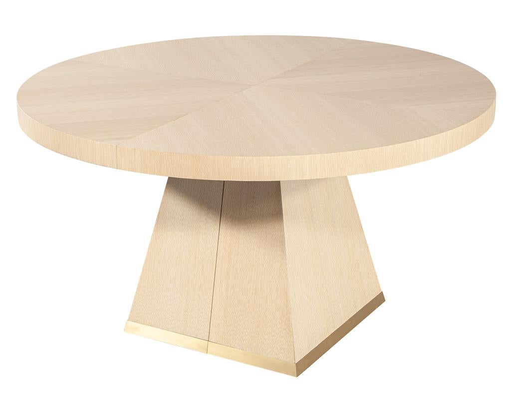 https://a.1stdibscdn.com/modern-round-extendable-oak-dining-table-for-sale-picture-3/f_8849/f_411955621724517808181/DS_5236_Modern_Round_Extending_Oak_Dining_Table_003_master.jpg
