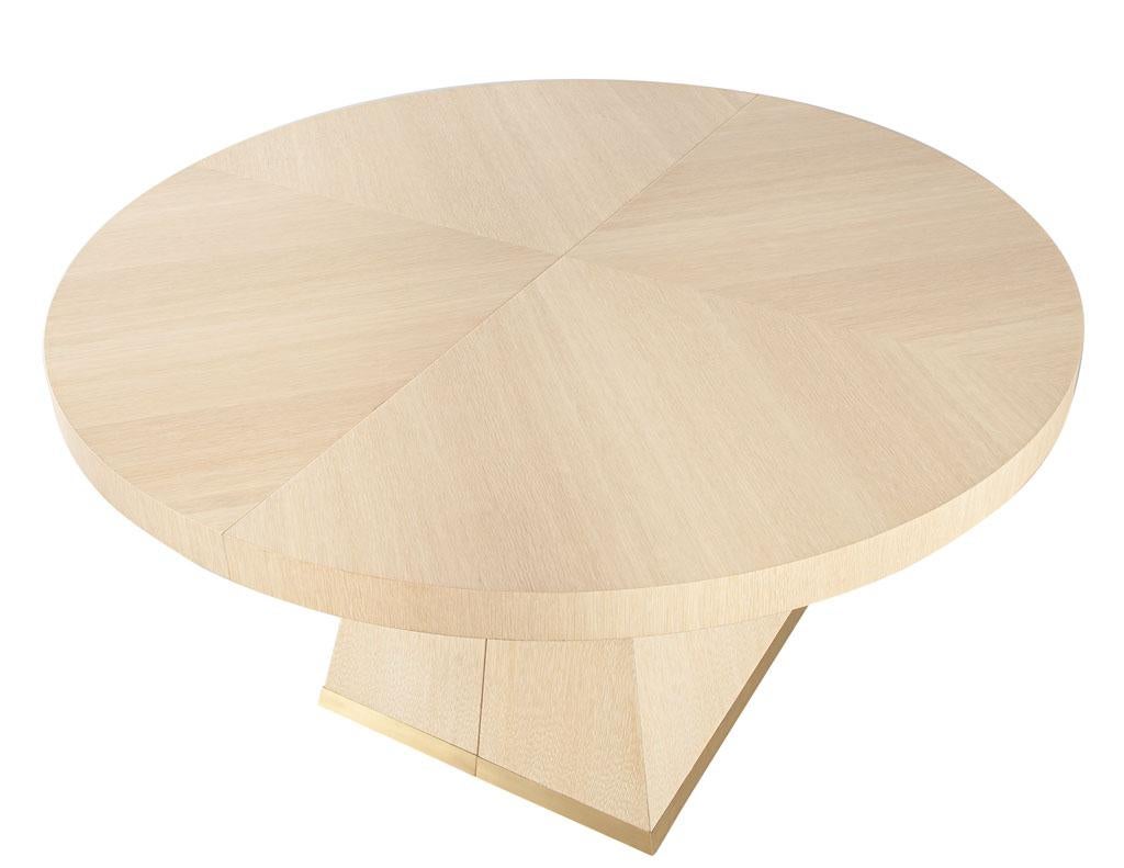https://a.1stdibscdn.com/modern-round-extendable-oak-dining-table-for-sale-picture-4/f_8849/f_411955621724517808183/DS_5236_Modern_Round_Extending_Oak_Dining_Table_004_master.jpg