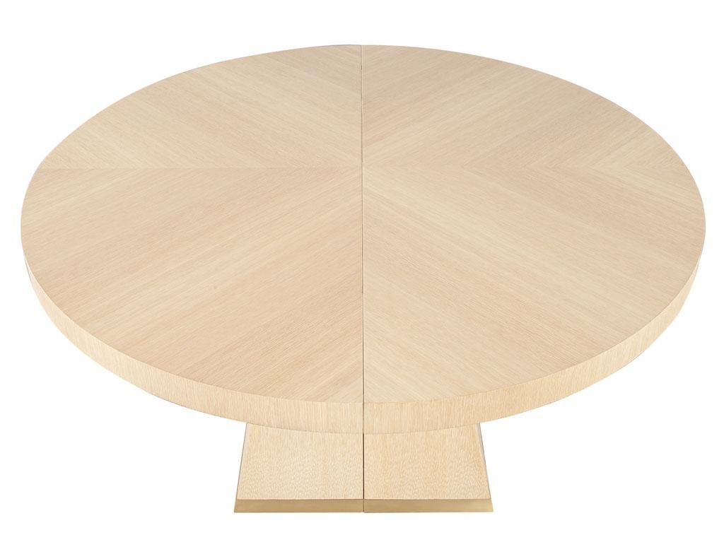 https://a.1stdibscdn.com/modern-round-extendable-oak-dining-table-for-sale-picture-5/f_8849/f_411955621724517808191/DS_5236_Modern_Round_Extending_Oak_Dining_Table_005_master.jpg