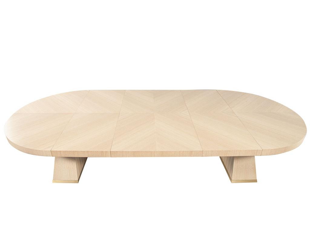 https://a.1stdibscdn.com/modern-round-extendable-oak-dining-table-for-sale-picture-8/f_8849/f_411955621724517808602/DS_5236_Modern_Round_Extending_Oak_Dining_Table_008_master.jpg