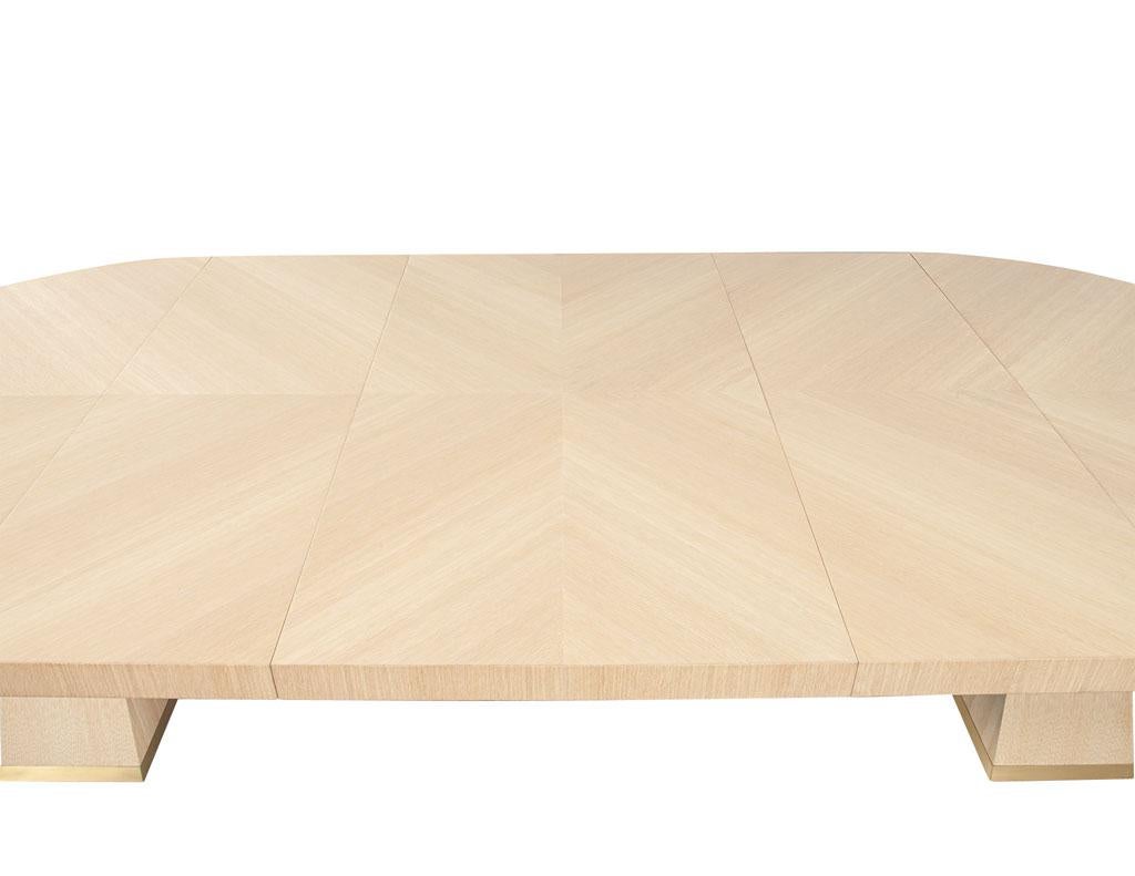 https://a.1stdibscdn.com/modern-round-extendable-oak-dining-table-for-sale-picture-9/f_8849/f_411955621724517808628/DS_5236_Modern_Round_Extending_Oak_Dining_Table_009_master.jpg