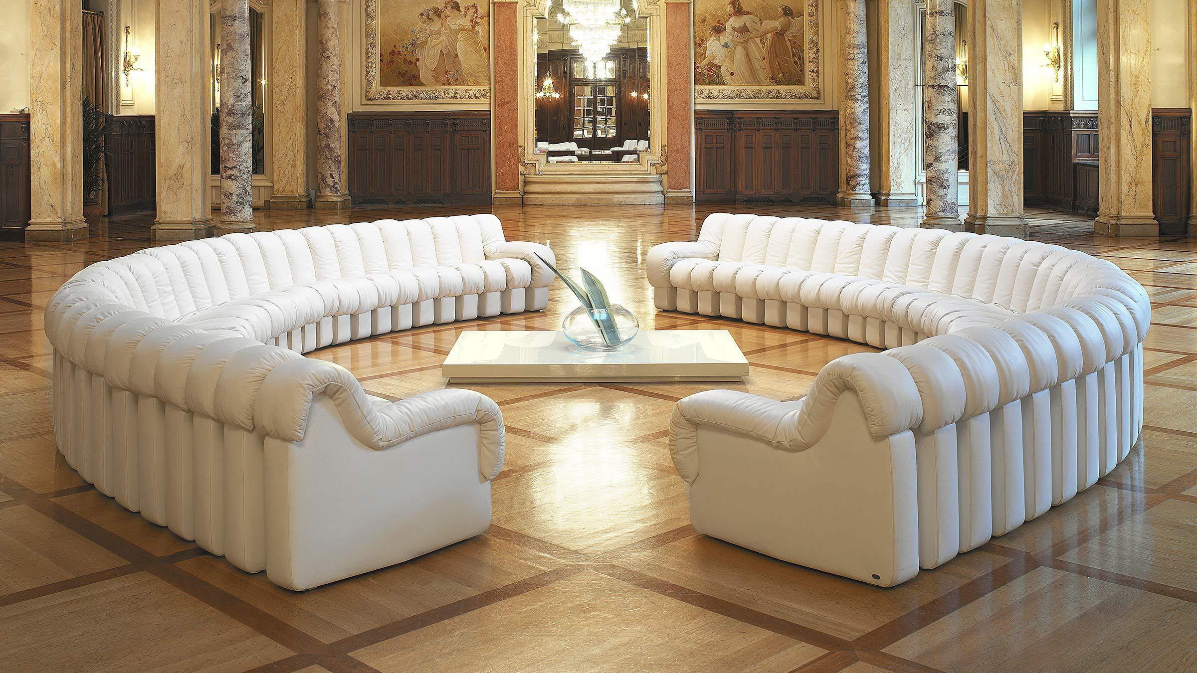 https://a.1stdibscdn.com/de-sede-ds-600-non-stop-shape-modular-sofa-in-adjustable-elements-for-sale-picture-4/22569652/f_324455221674811567470/DS_600_xe_master_master.jpg